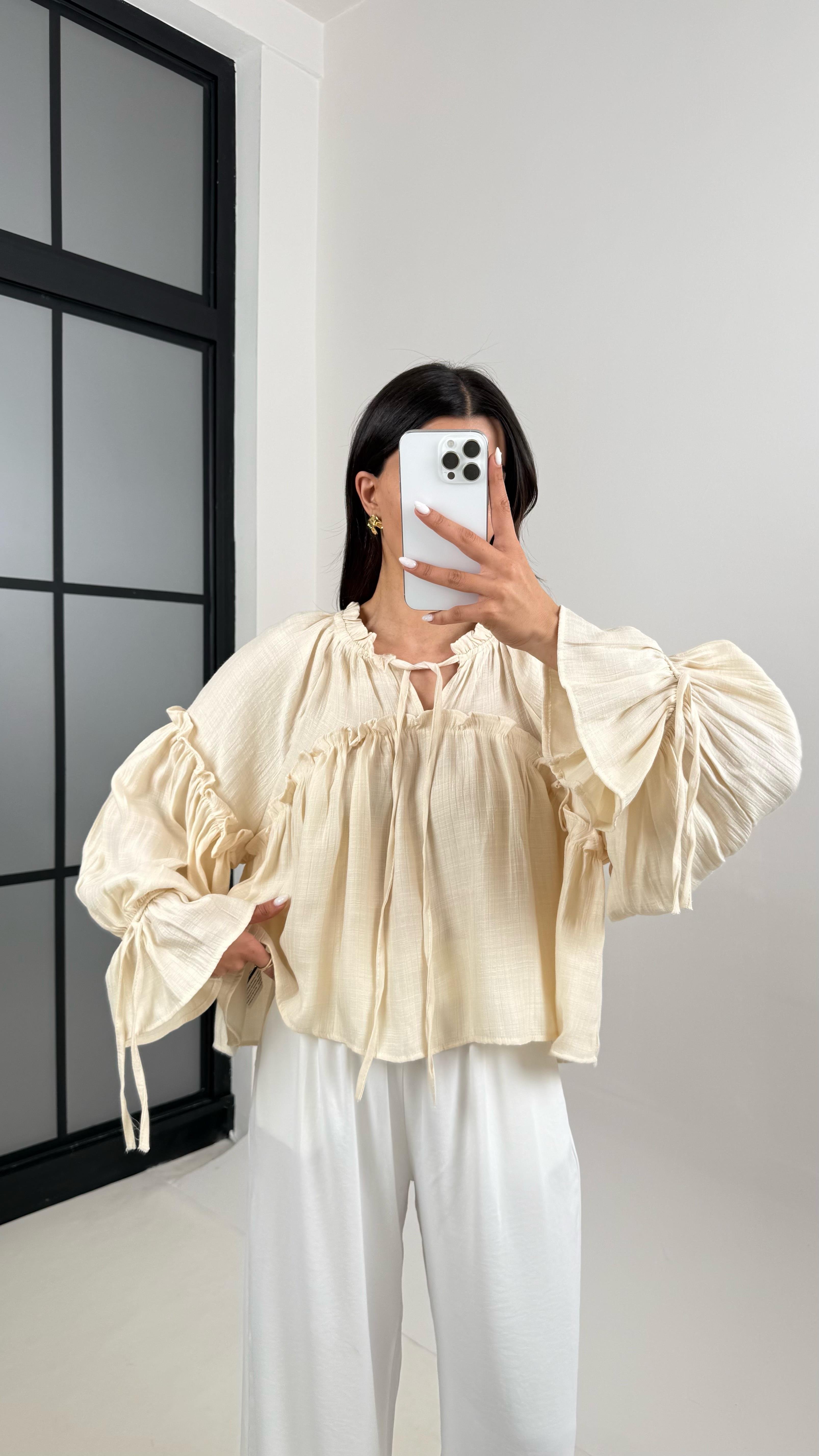 Taş Önü Bağlamalı Fırfırlı İthal Kumaş Bluz Gaus00395GausBLUZGU1001926