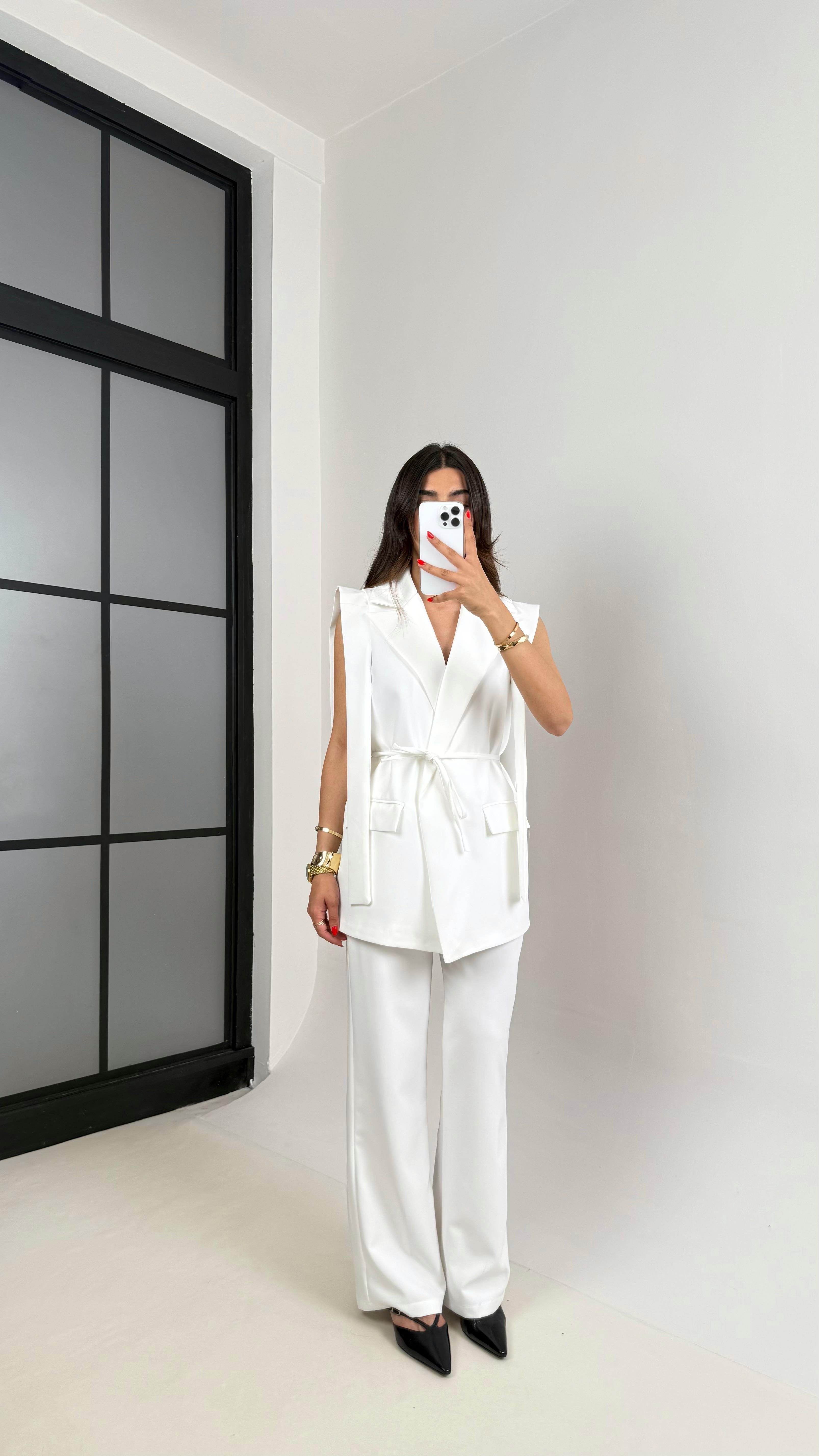 Beyaz Omuz Detaylı Kuşaklı Astarlı Yelek Cepli Pantolon Kumaş Takım Gaus00476GausTAKIMGU1002113