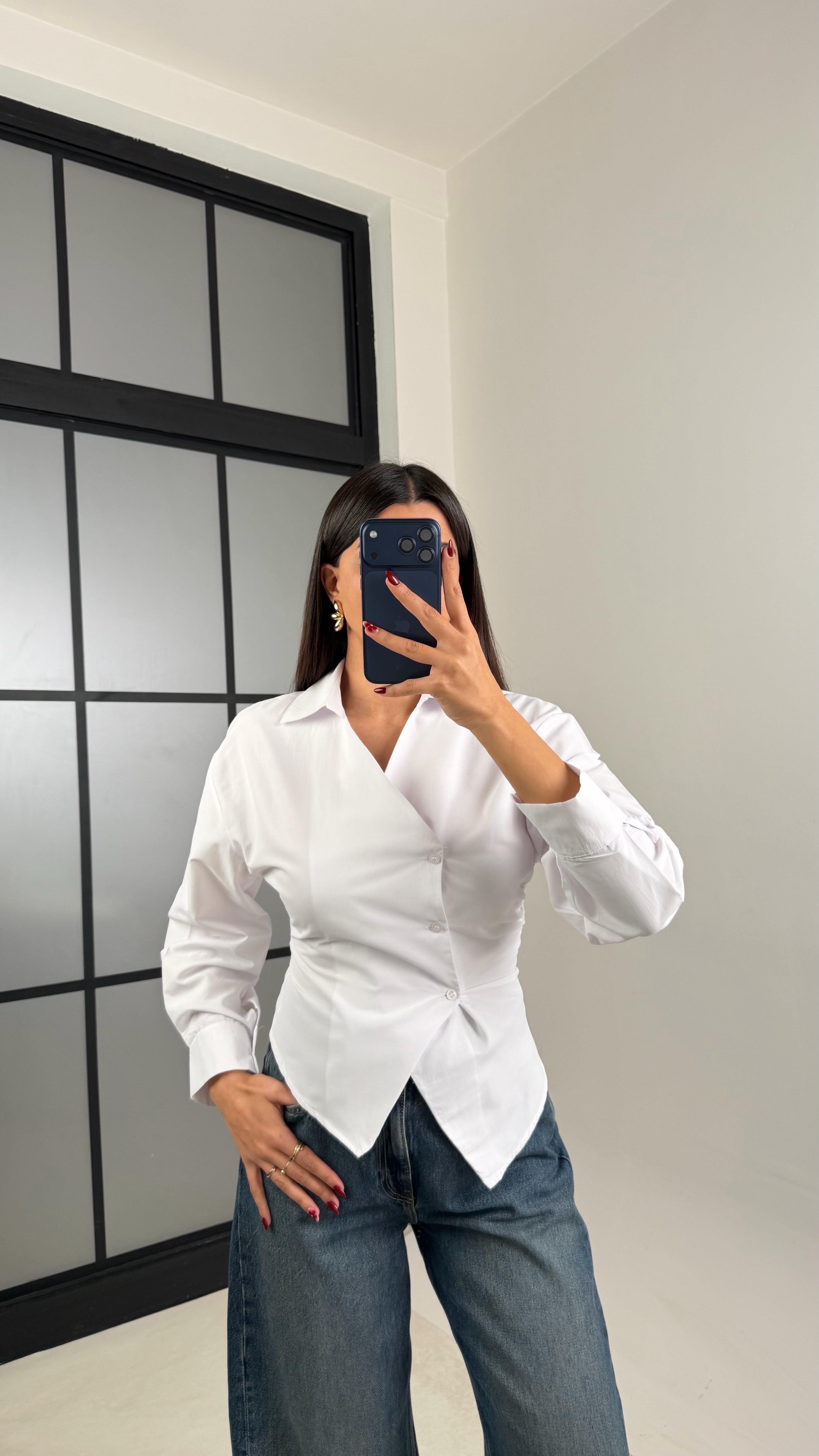 Beyaz Asimetrik Kesim Poplin Gömlek GAUS-00623GAUS القمصان GAUS-00623