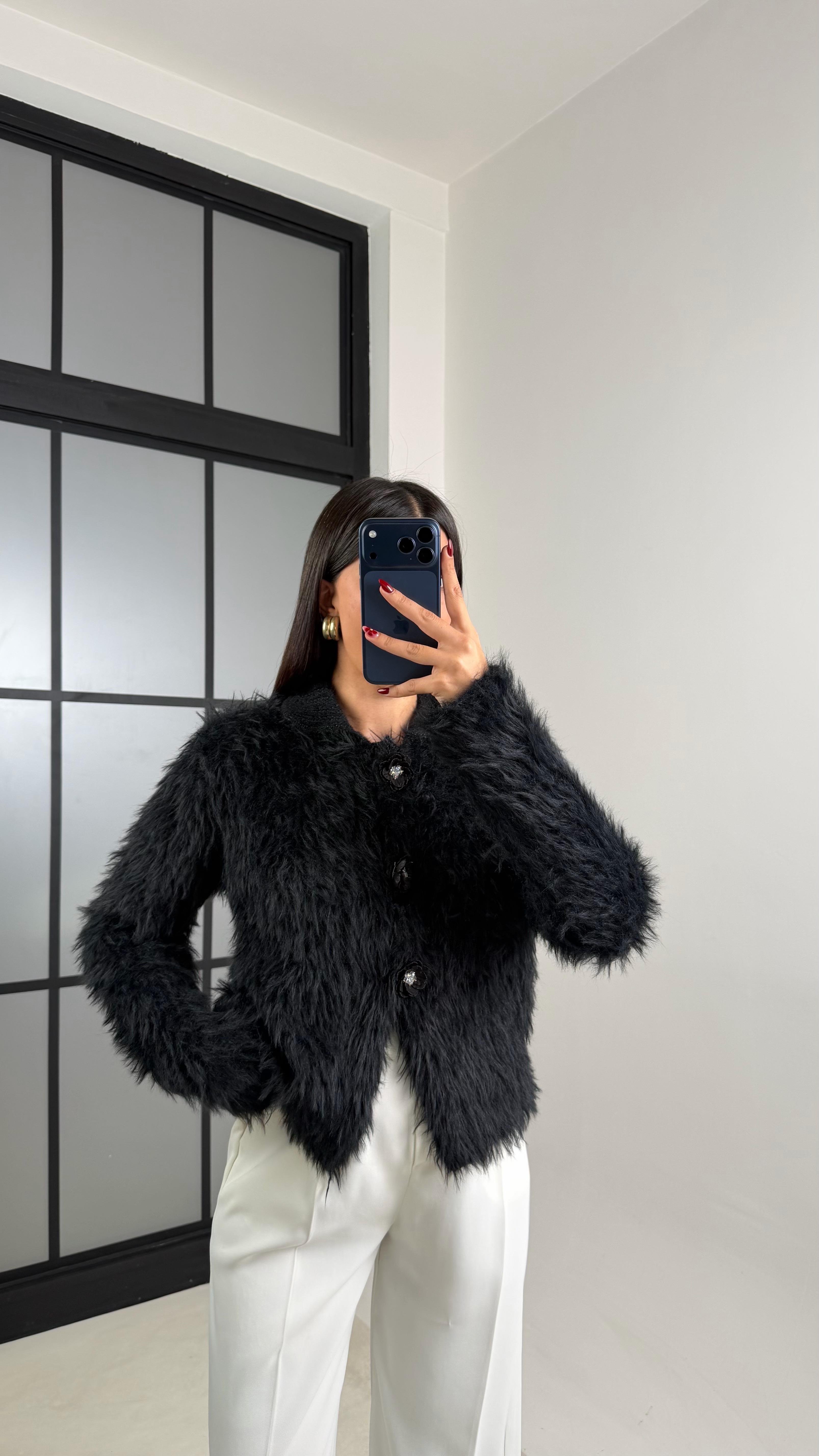 Siyah Çiçek Düğmeli Sakallı Triko Hırka GAUS-00709GAUS الكارديغان  GAUS-00709