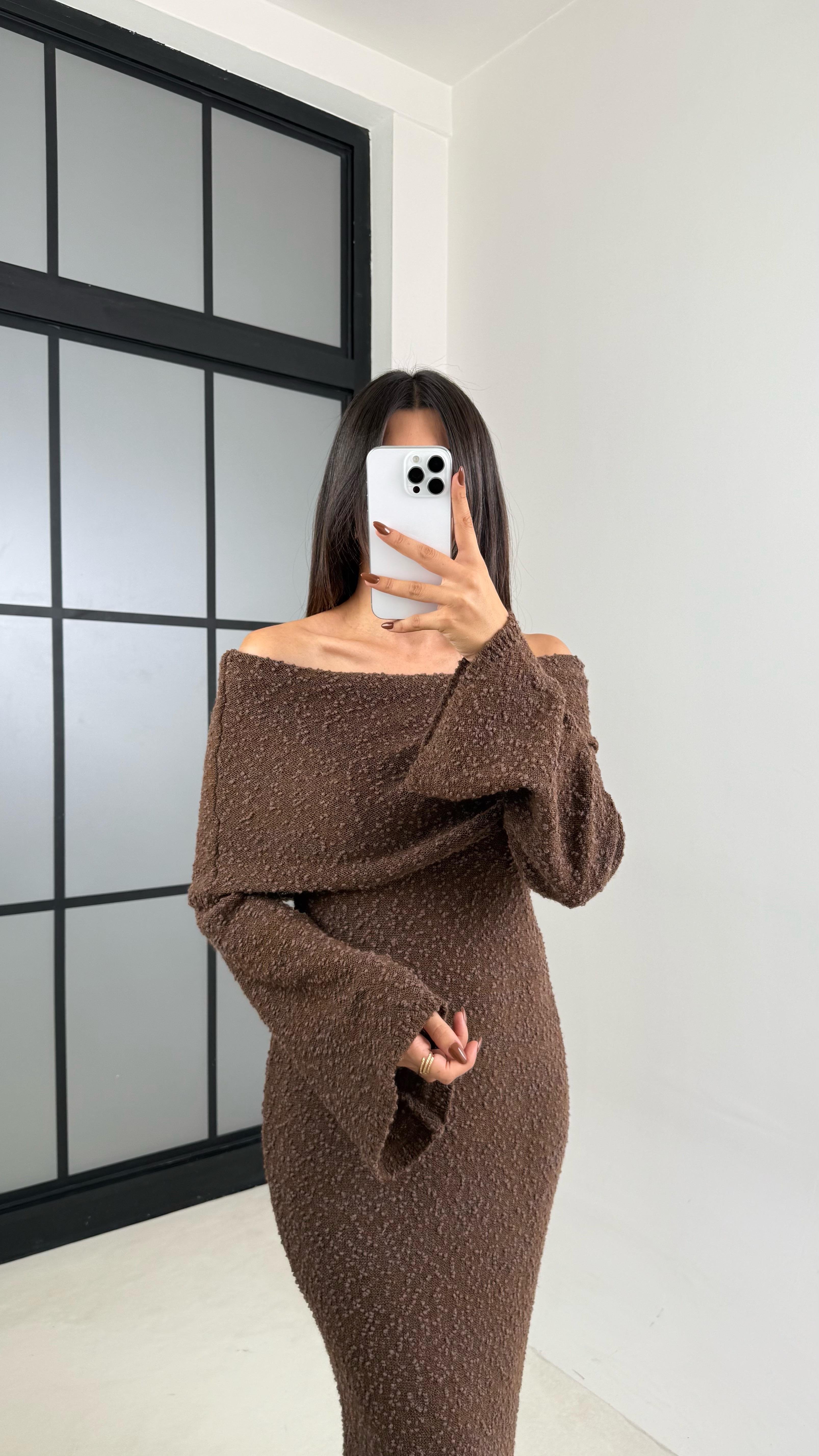 Kahve Madonna Yaka Tasarım Uzun Triko Elbise GAUS-00126GAUSELBİSEGAUS-00126