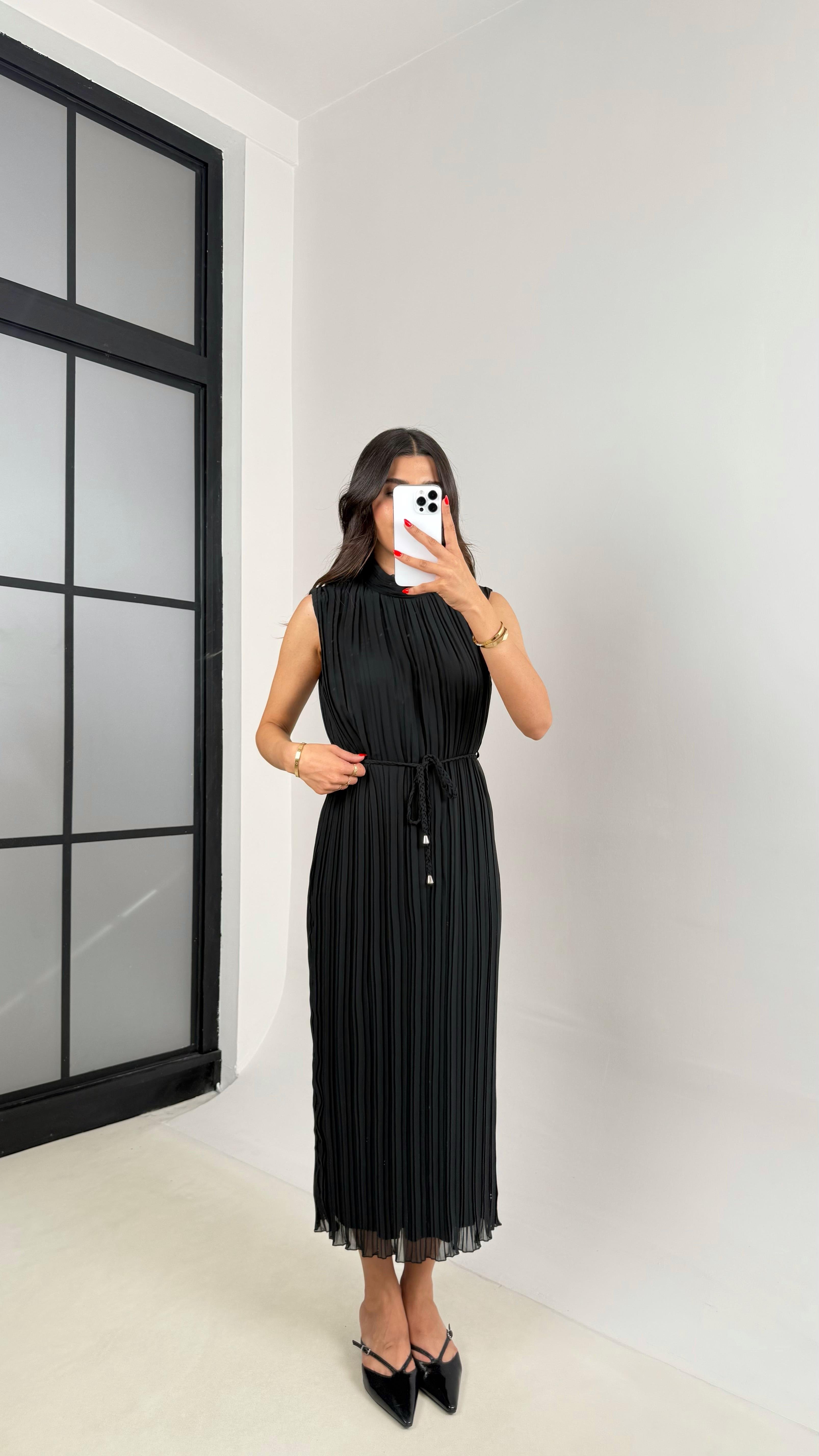 Siyah Kemerli Astarlı Piliseli Elbise Gaus00509GausELBİSEGU1002195