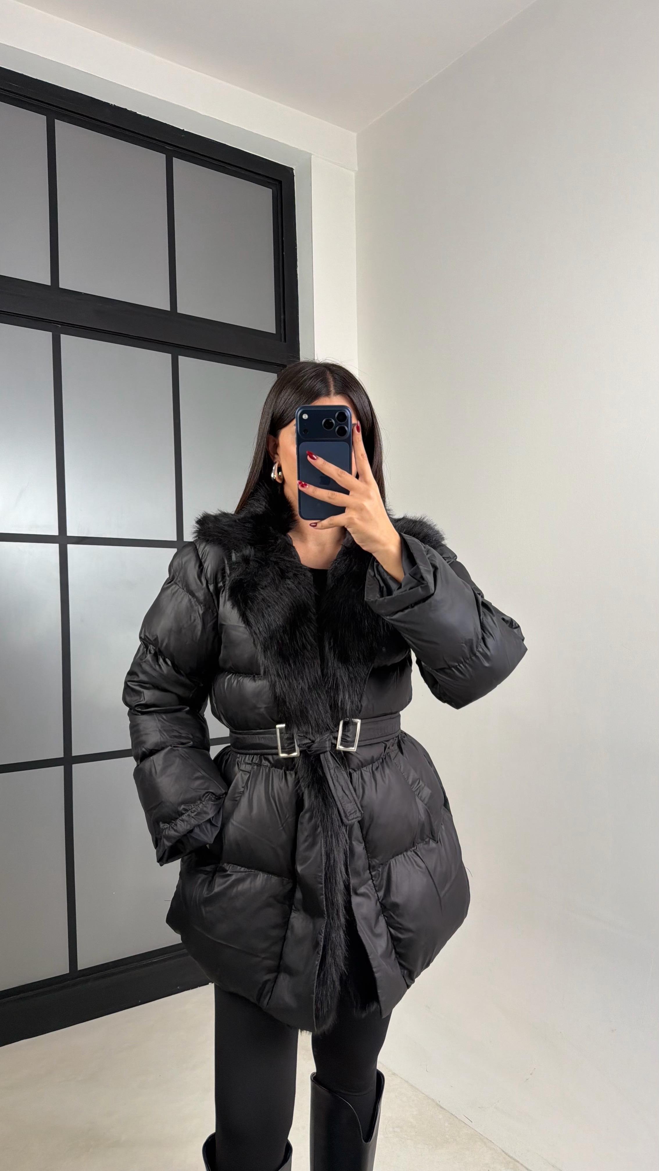 Siyah Yaka Kürk Detaylı Kuşaklı Şişme Mont GAUS-00563GAUS الجواكيت GAUS-00563