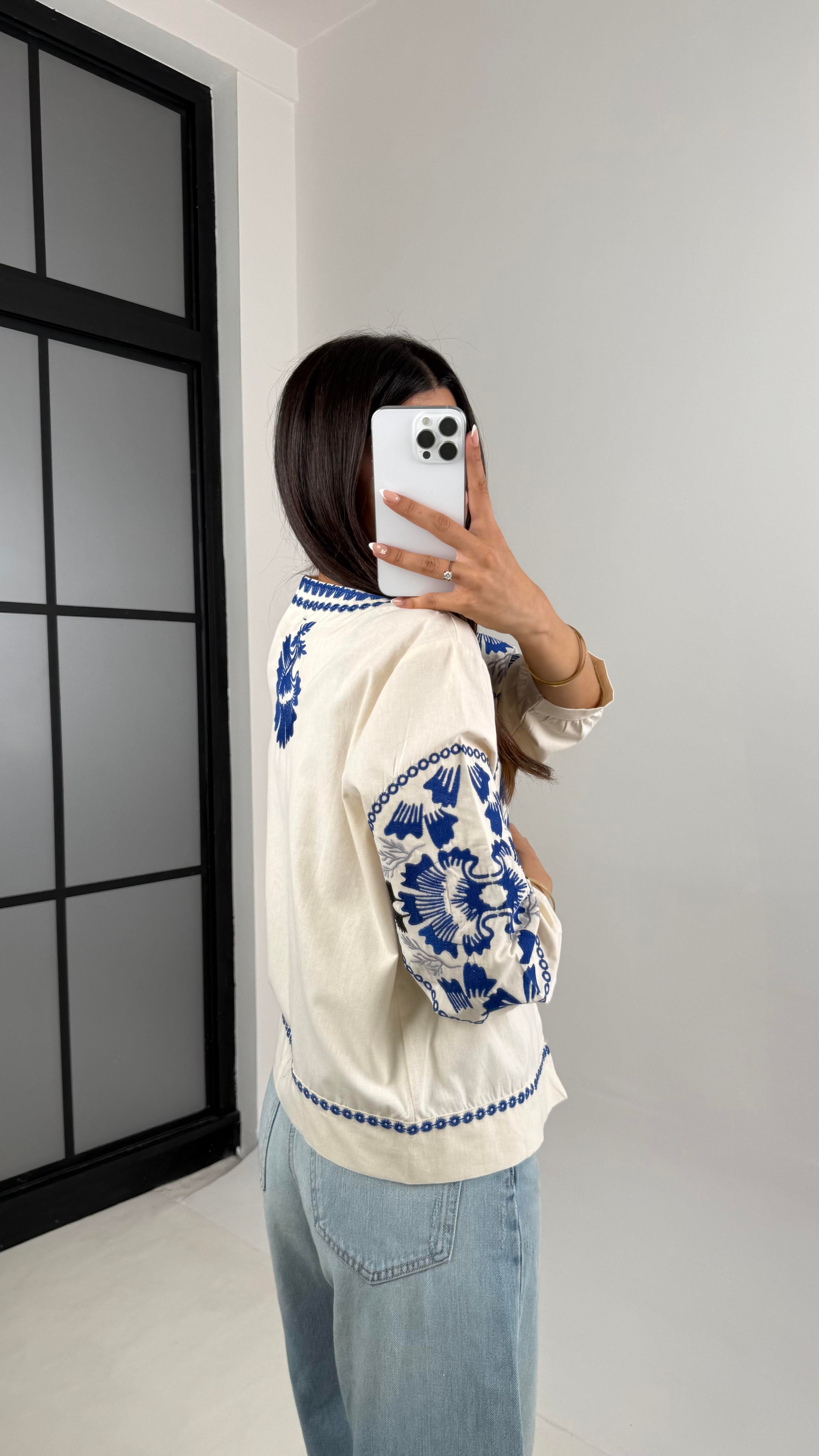 Ekru Mavi Nakışlı Tasarım Yelek Gaus00577Gaus السترات الصوفية GU1002347