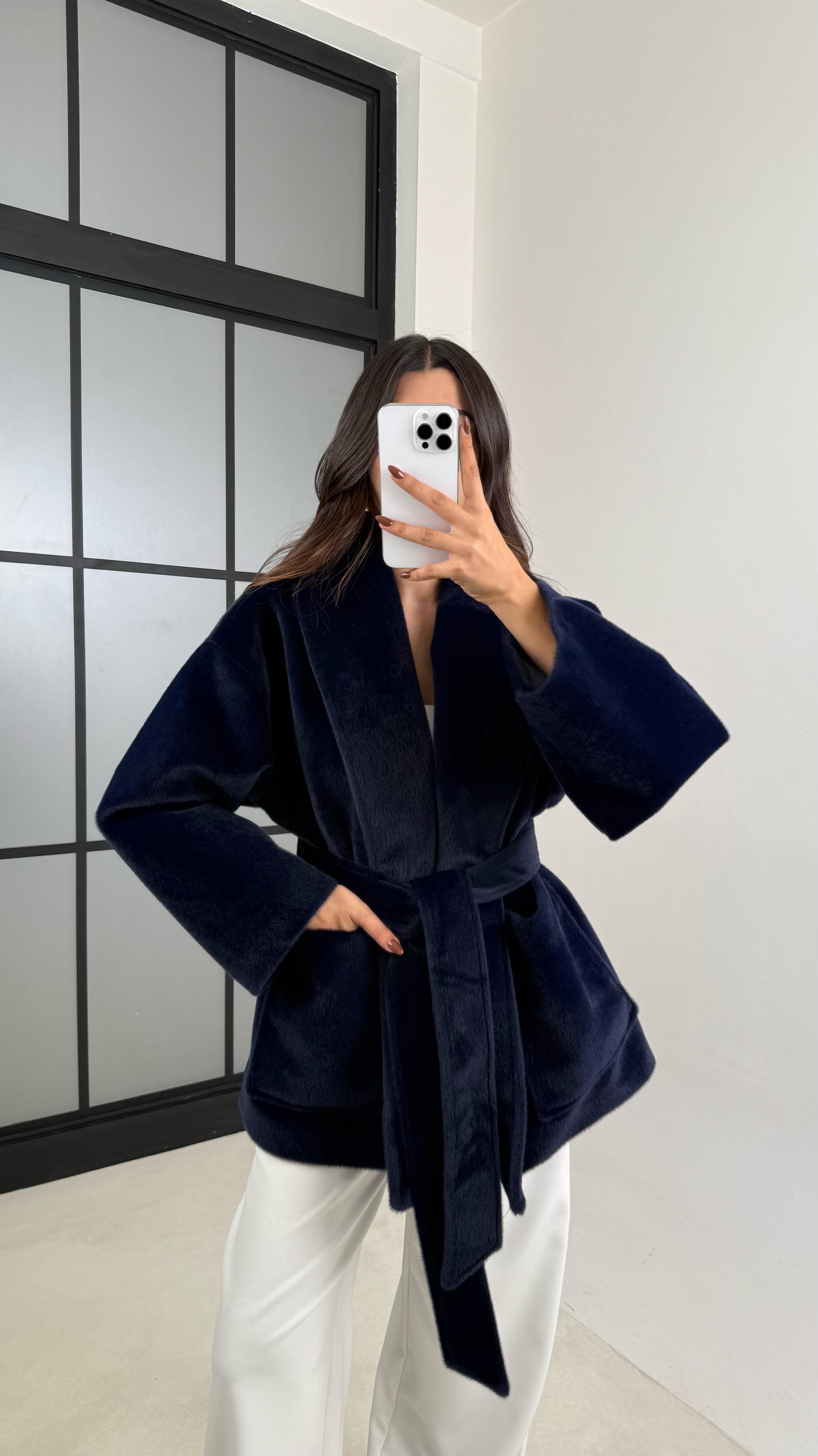 Lacivert Kuşaklı Astarlı Peluş Kaban GAUS-00183GAUS السترات  GAUS-00183