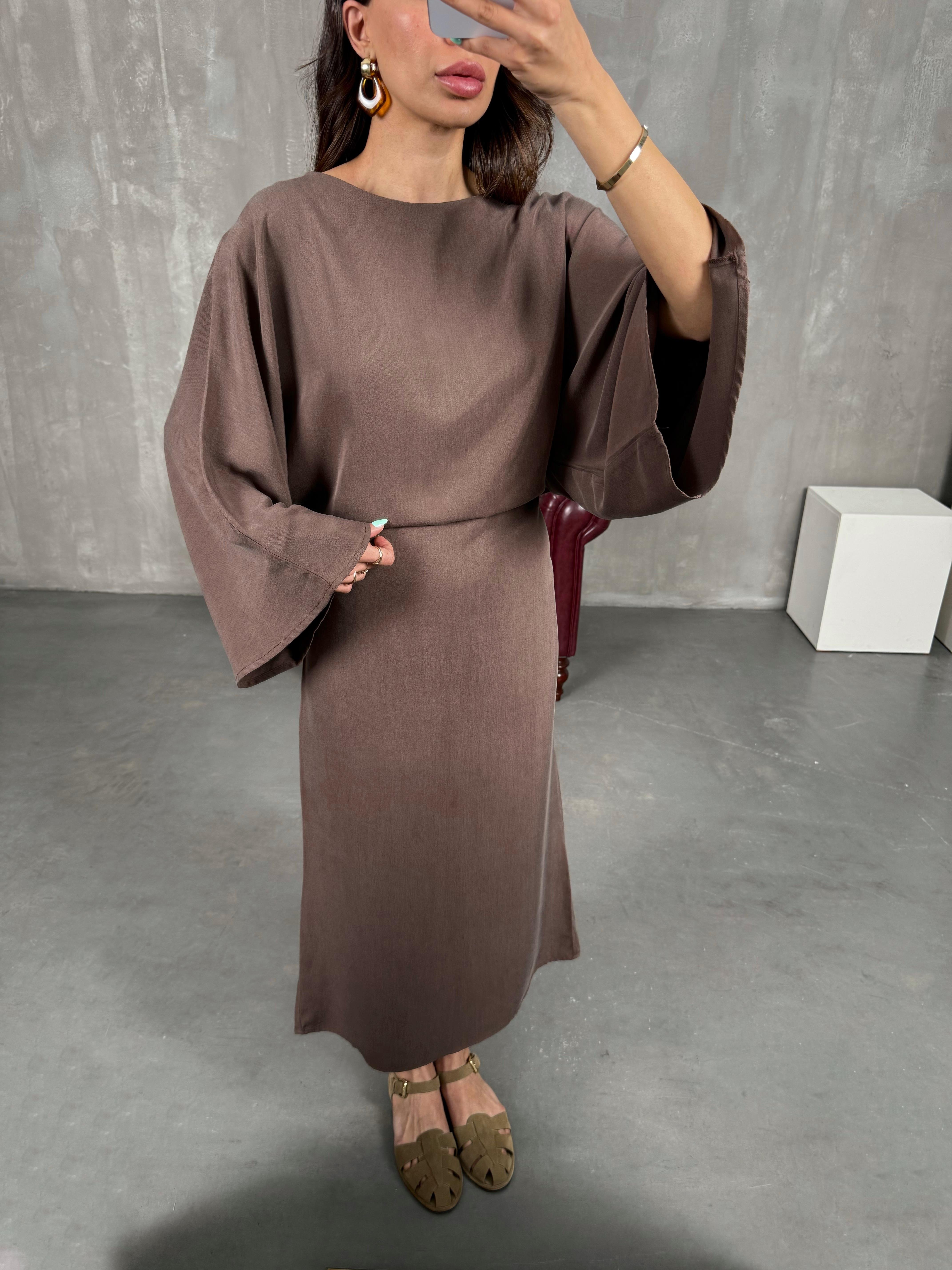 Kahve Yarasa Kol Kuşaklı Yırtmaçlı Tensel Elbise Gaus00225GausELBİSEGU1001521