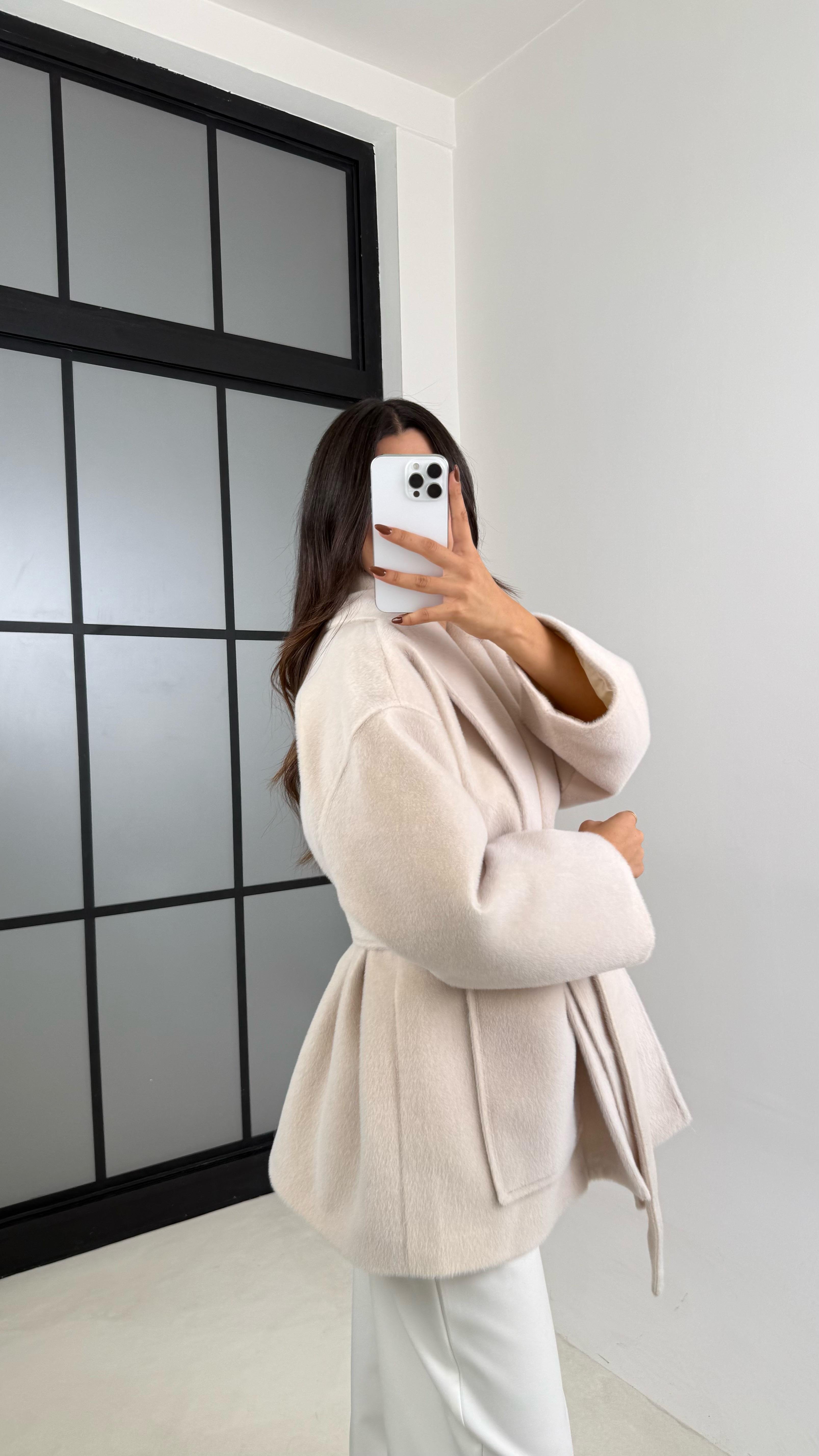 Ekru Kuşaklı Astarlı Peluş Kaban GAUS-00183GAUS السترات  GAUS-00183