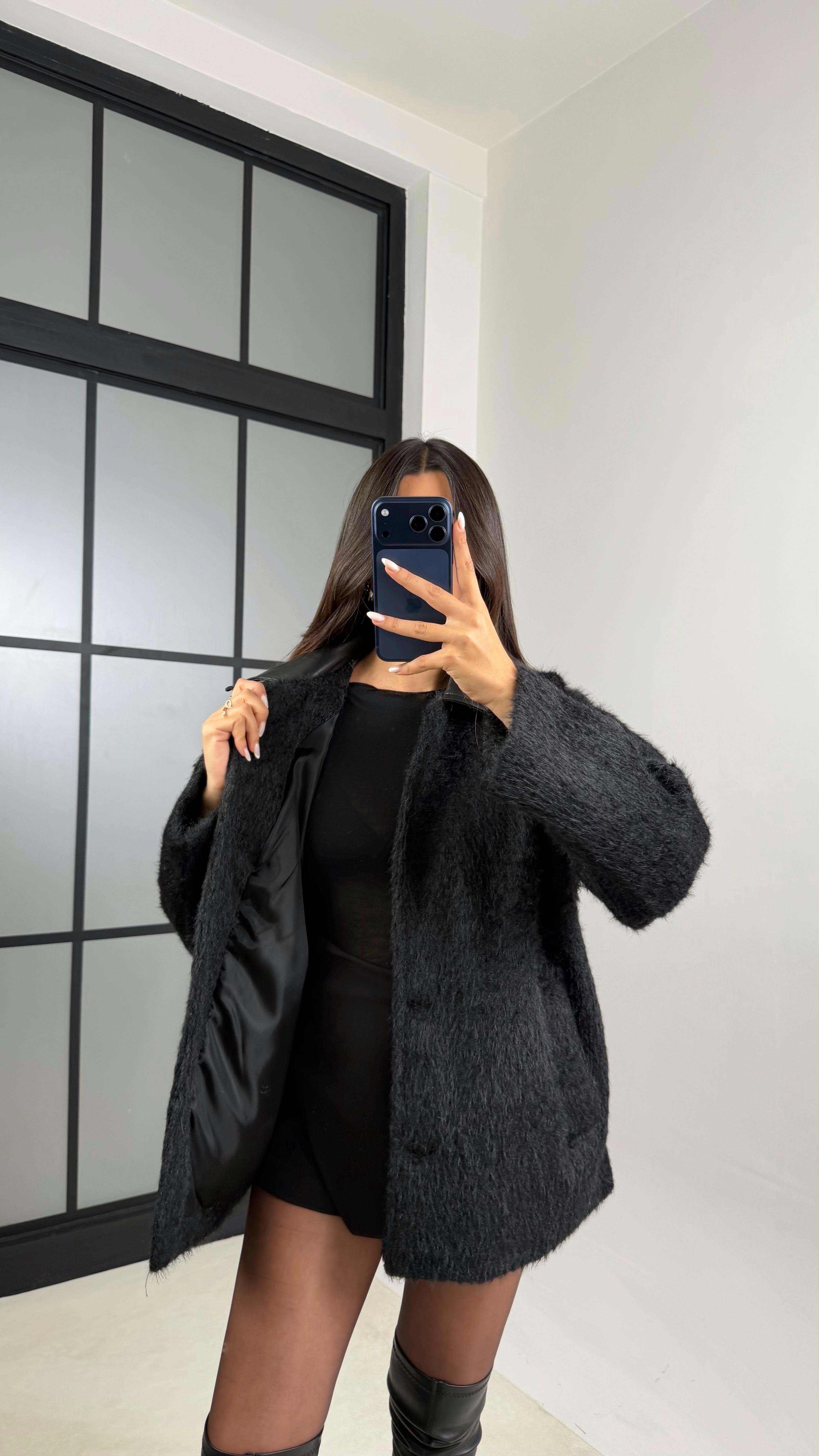 Siyah Deri Yaka Detaylı Astarlı Peluş Ceket GAUS-00595GAUS السترات  GAUS-00595