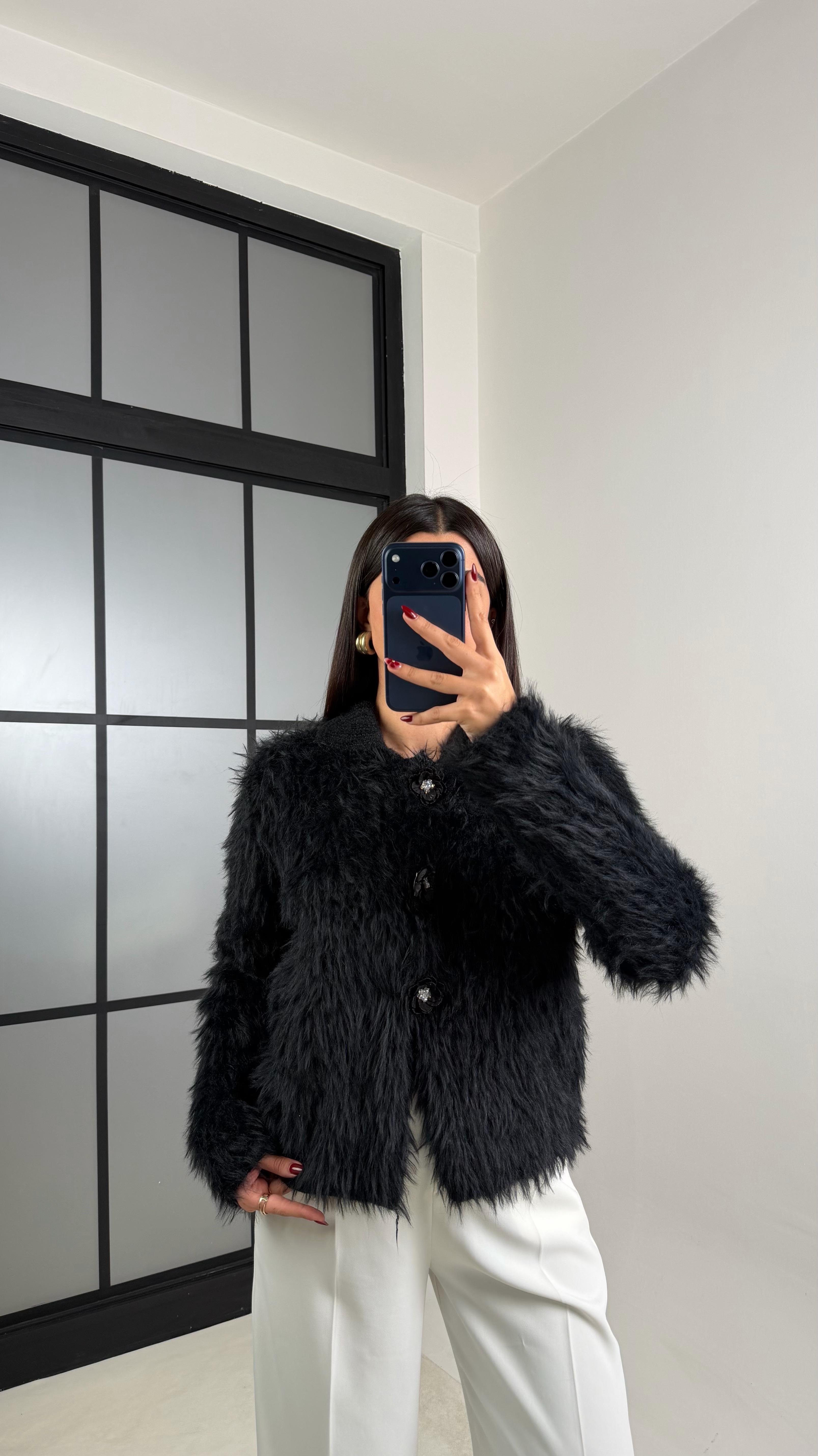 Siyah Çiçek Düğmeli Sakallı Triko Hırka GAUS-00709GAUS الكارديغان  GAUS-00709