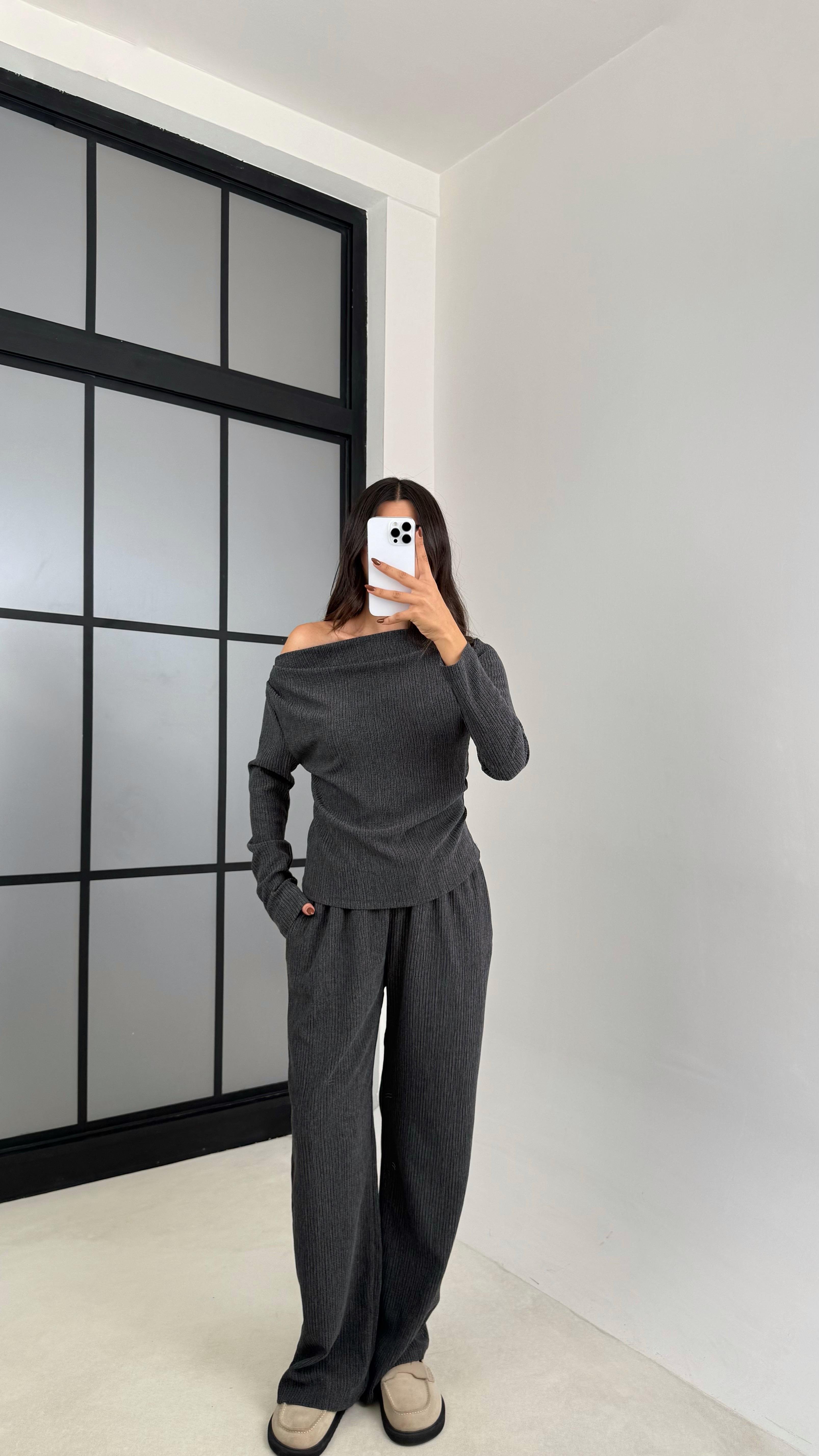 Antrasit Asimetrik Yaka Bluz Beli Lastikli Pantolon İkili Gofre Kumaş Takım GAUS-00170GAUSTAKIMGAUS-00170