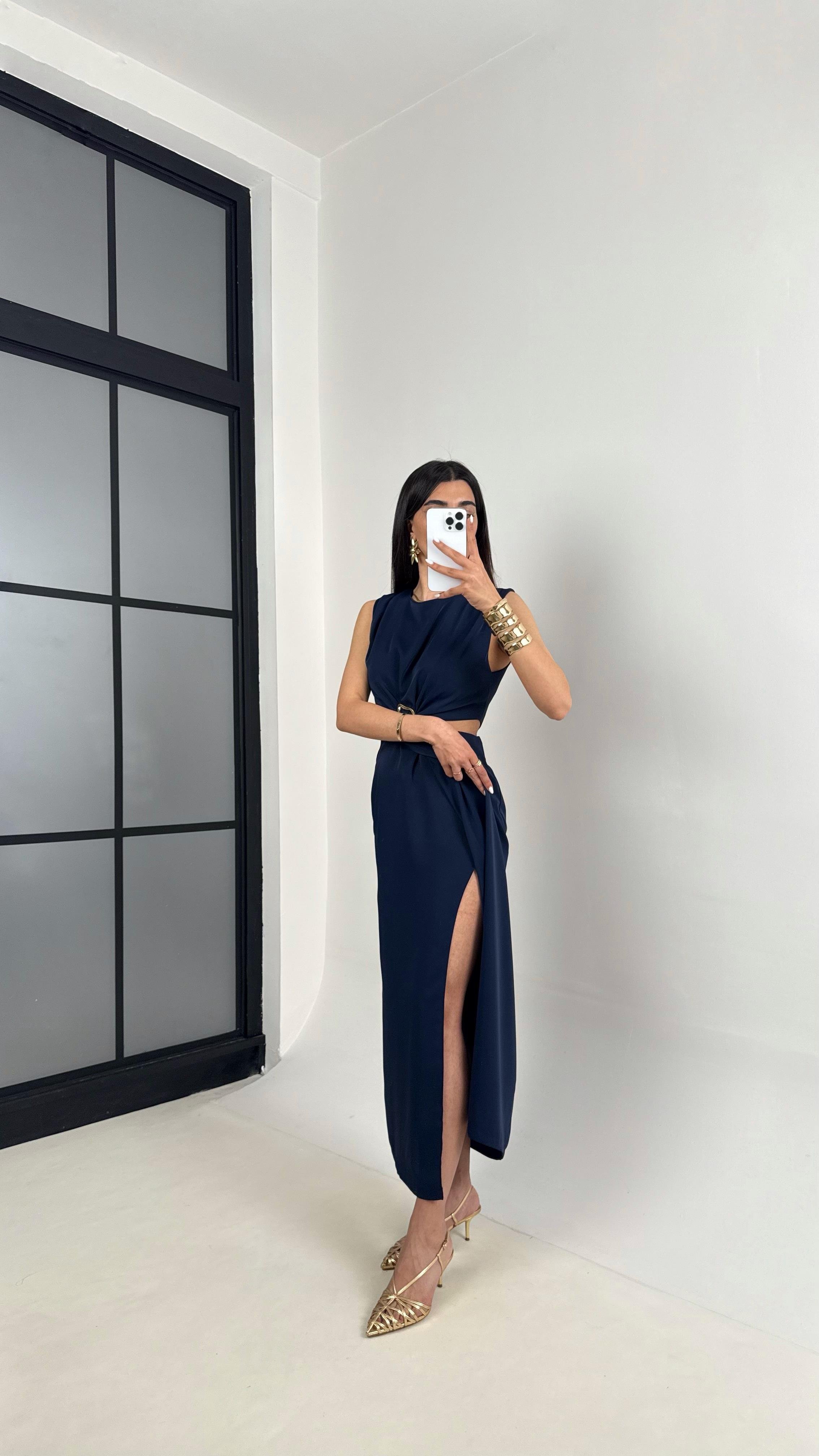 Lacivert Yan Dekolteli Gold Toka Detaylı Yırtmaçlı Elbise Gaus00434GausELBİSEGU1002022