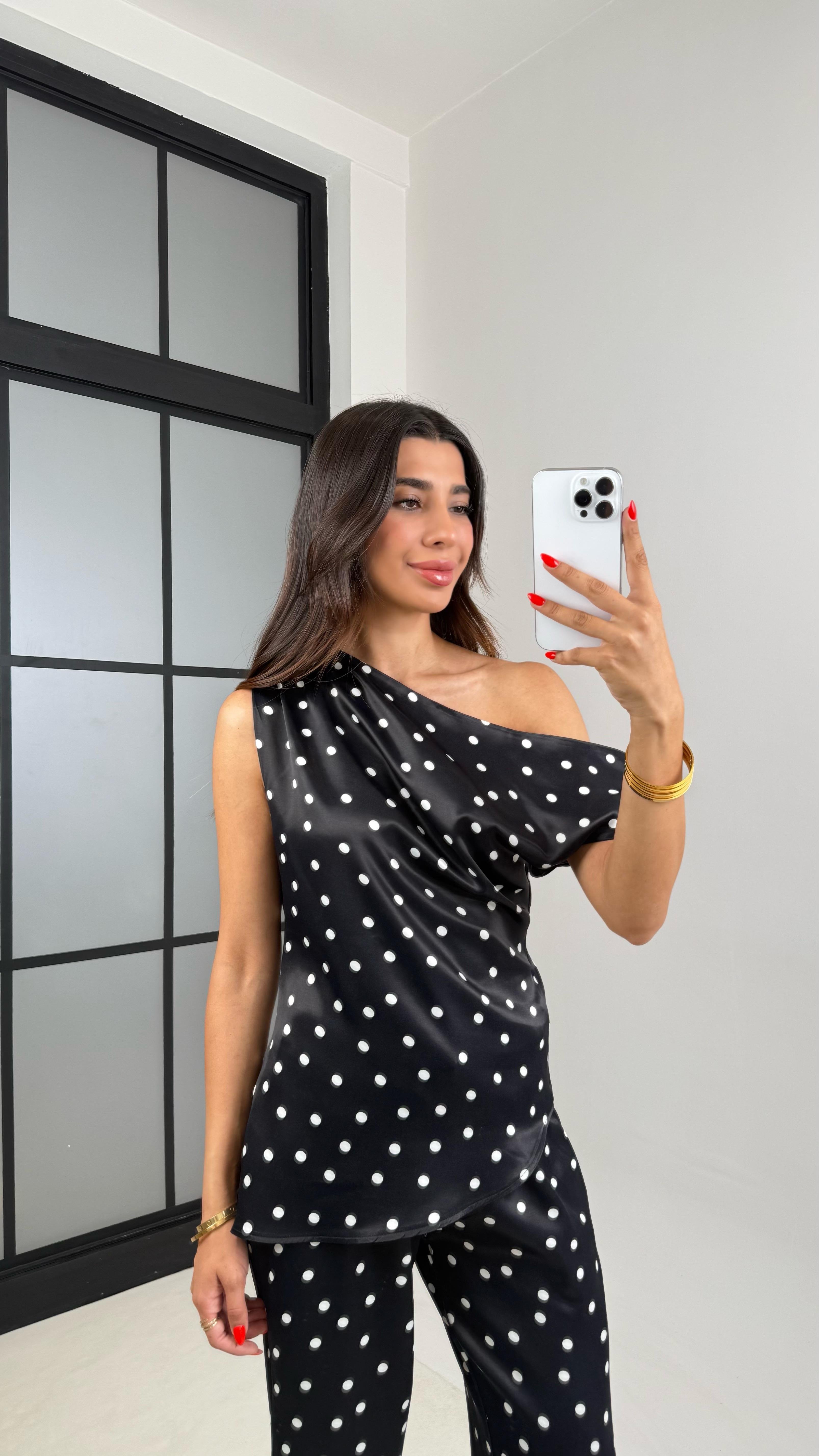 Siyah Puantiyeli Asimetrik Kesim Bluz Beli Lastikli Pantolon Saten Takım GAUS-007GAUSTAKIMGAUS-007