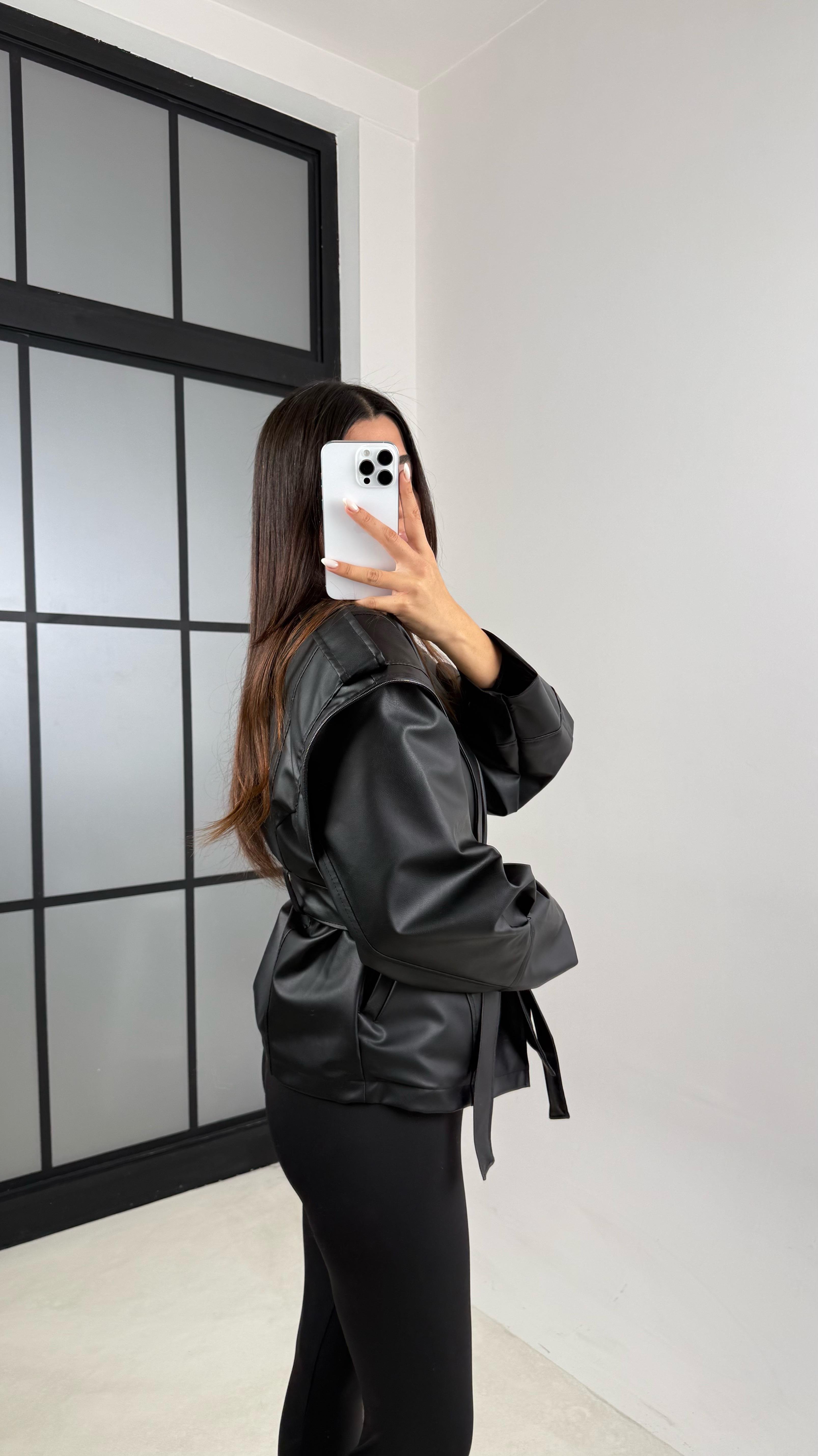 Siyah Fermuar Detaylı Astarlı Kuşaklı Tasarım Deri Ceket GAUS-00599GAUS السترات  GAUS-00599