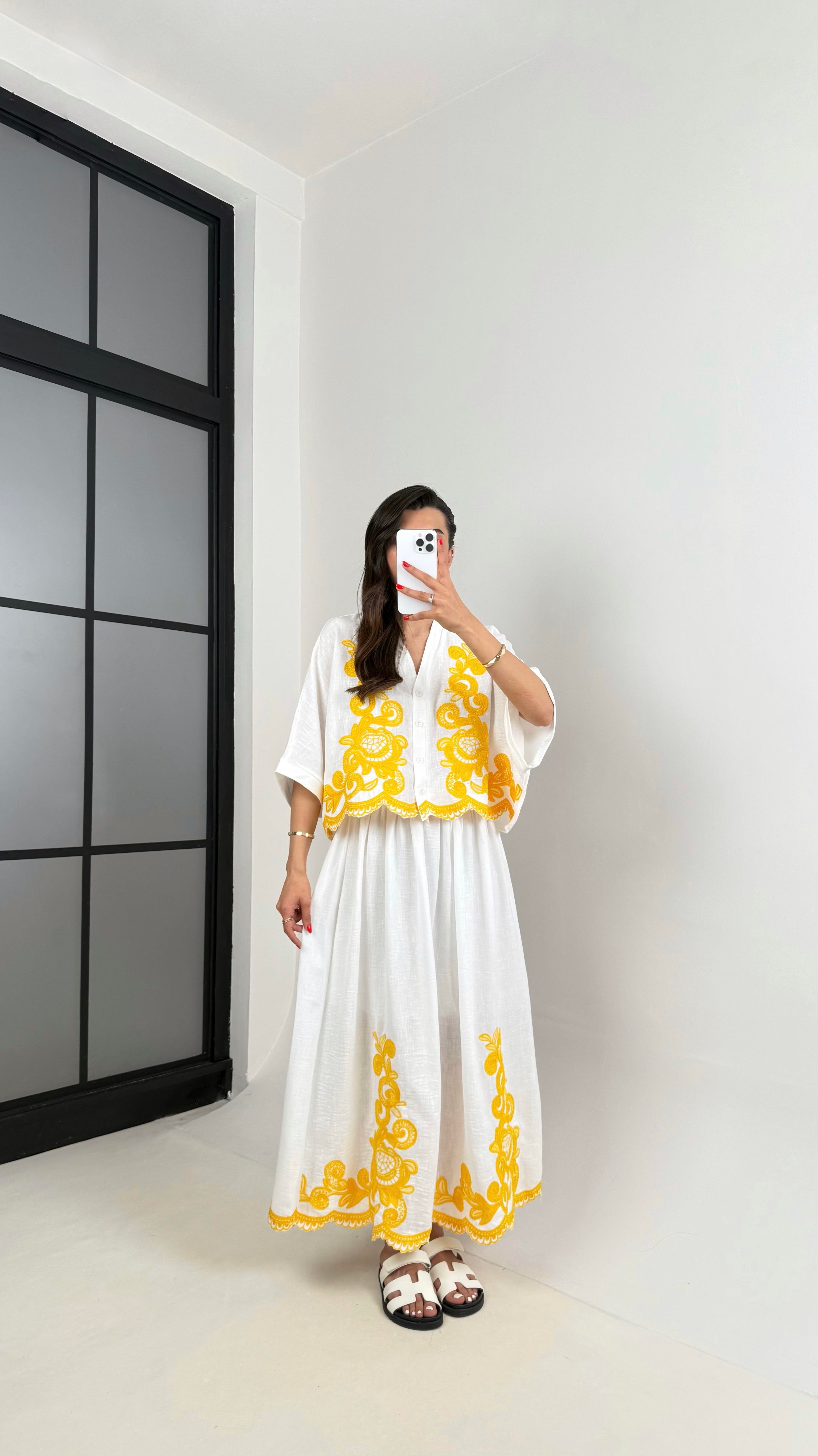 Beyaz Sarı Çiçek Nakışlı Gömlek Etek Keten Takım Gaus00455GausTAKIMGU1002063