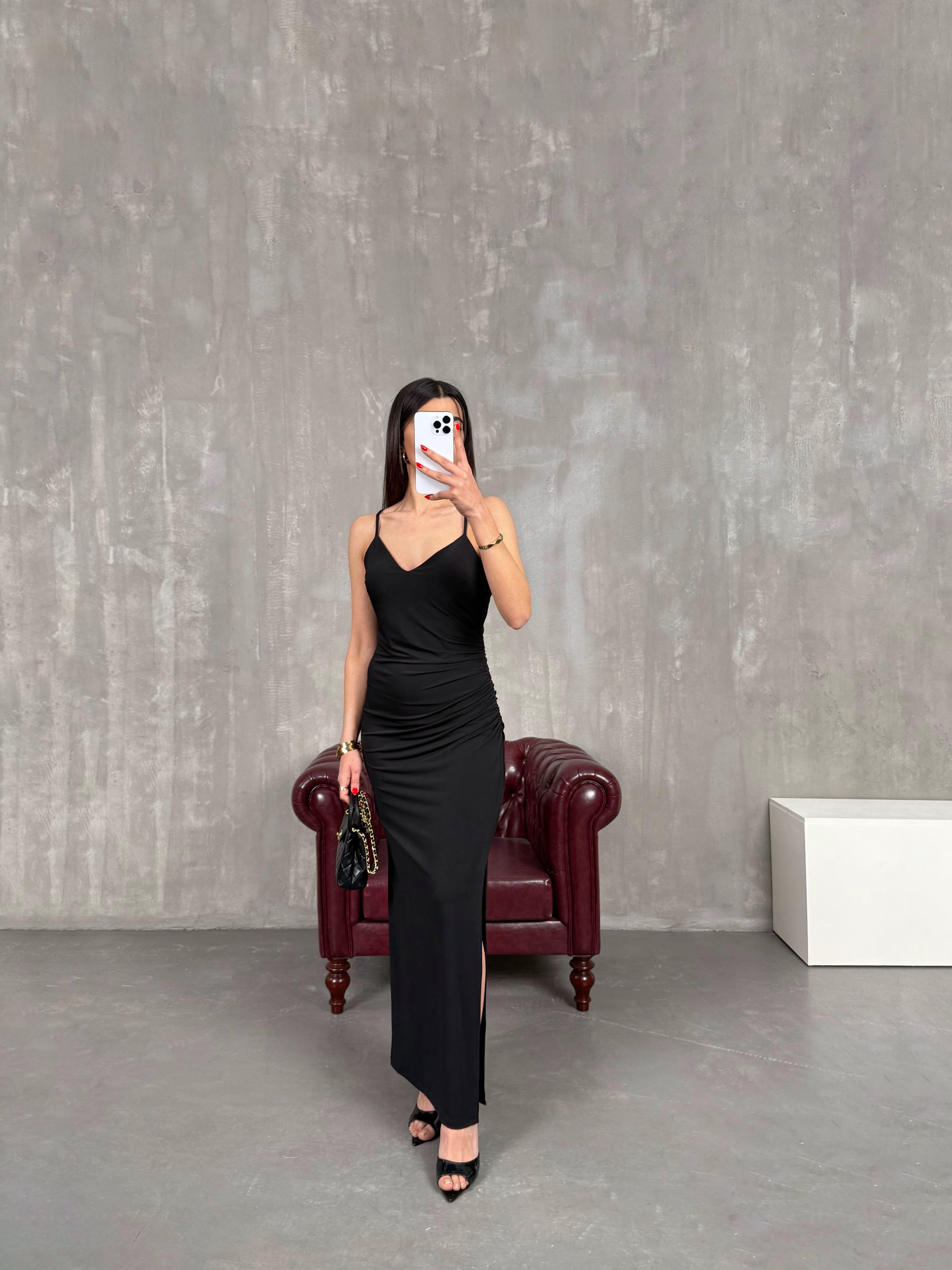 Siyah Drapeli V Yaka Ayarlanabilir Askılı Yandan Yırtmaçlı Elbise Gaus00189GausELBİSEGU1001438