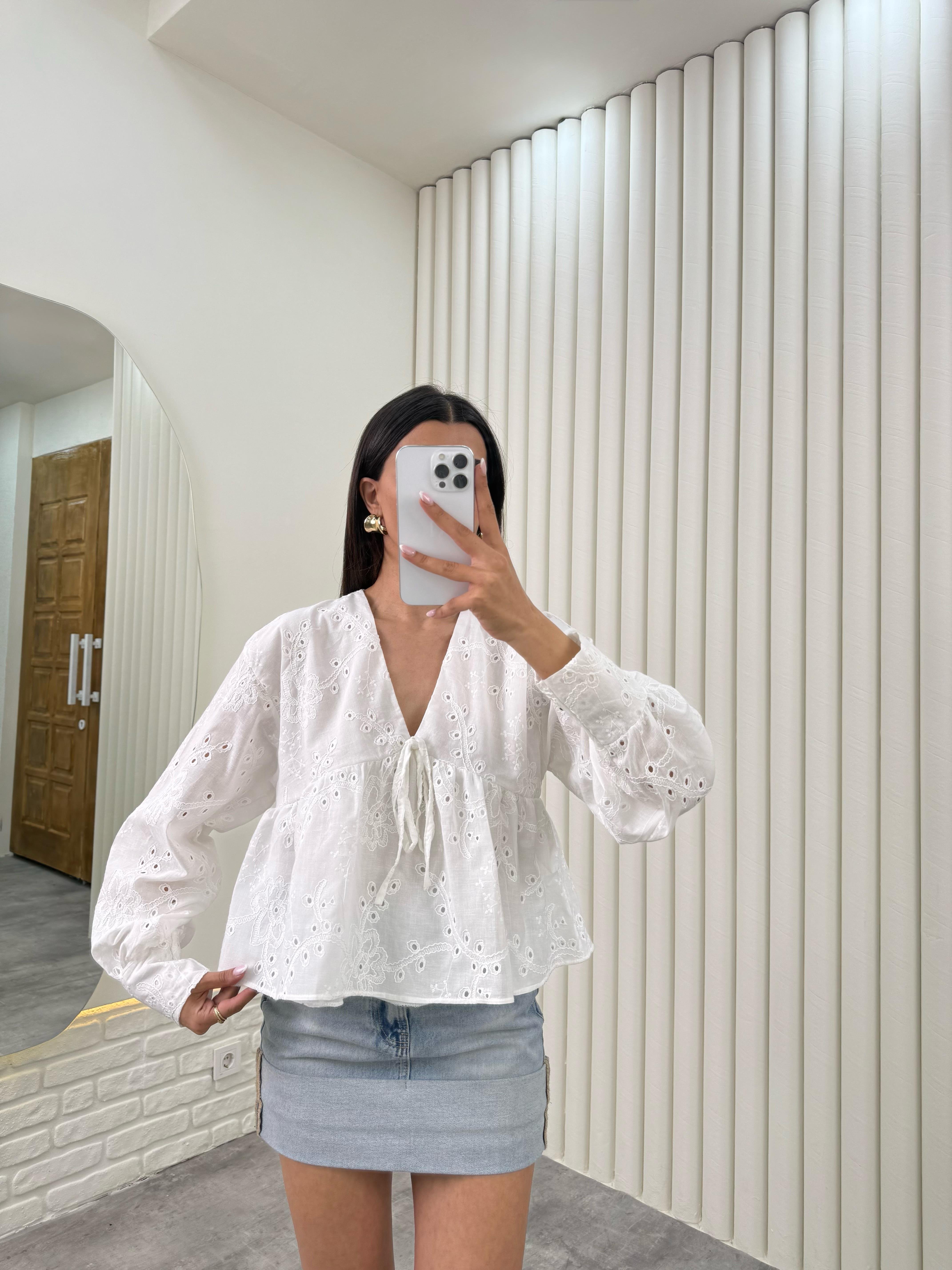 Beyaz V Yaka Üst Astarlı Fisto Gömlek Gaus00326GausGÖMLEKGU1001757