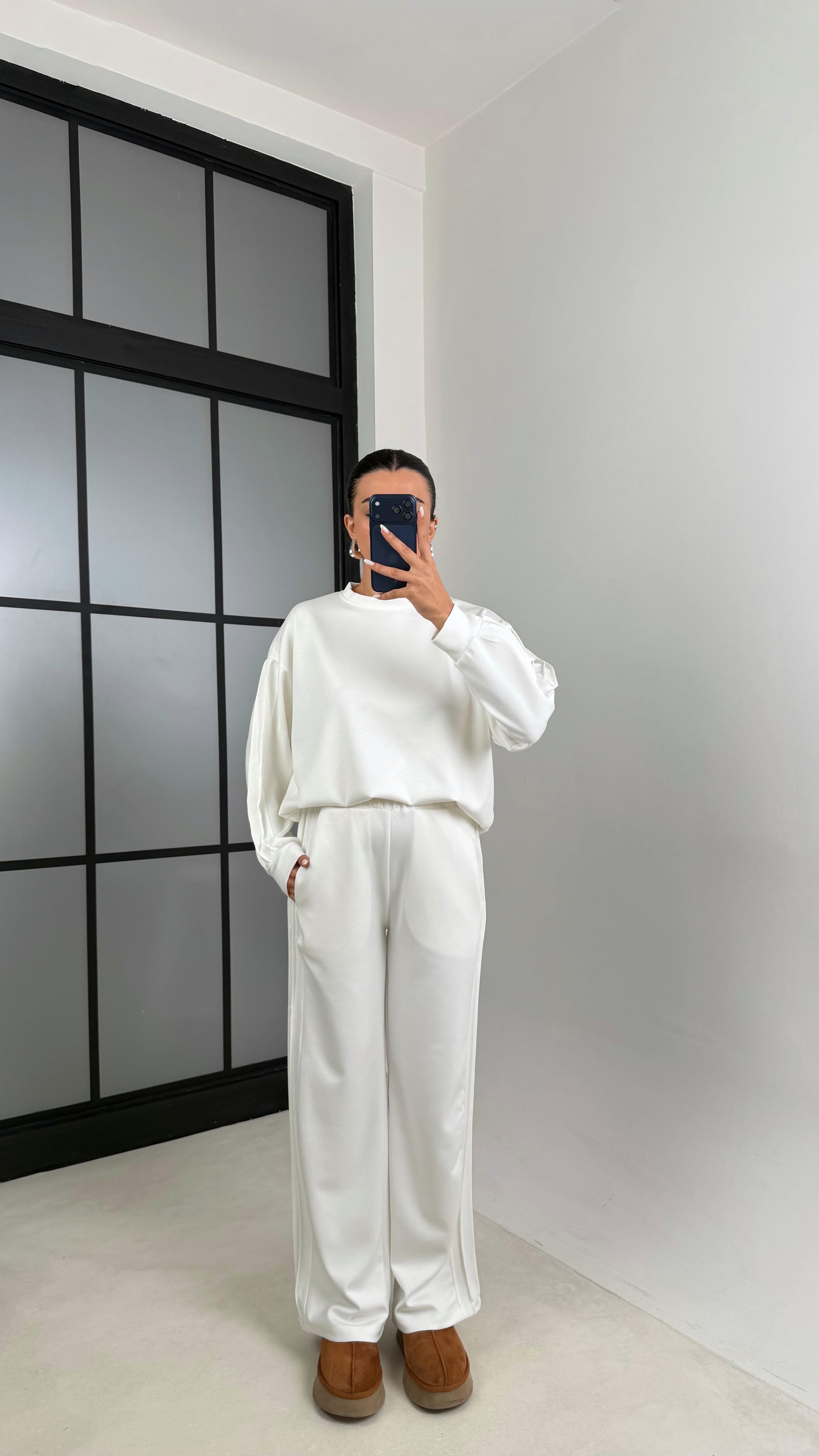 Beyaz Bisiklet Yaka Sweatshirt Beli Lastikli Eşofman İkili Modal Takım GAUS-00598GAUSTAKIMGAUS-00598