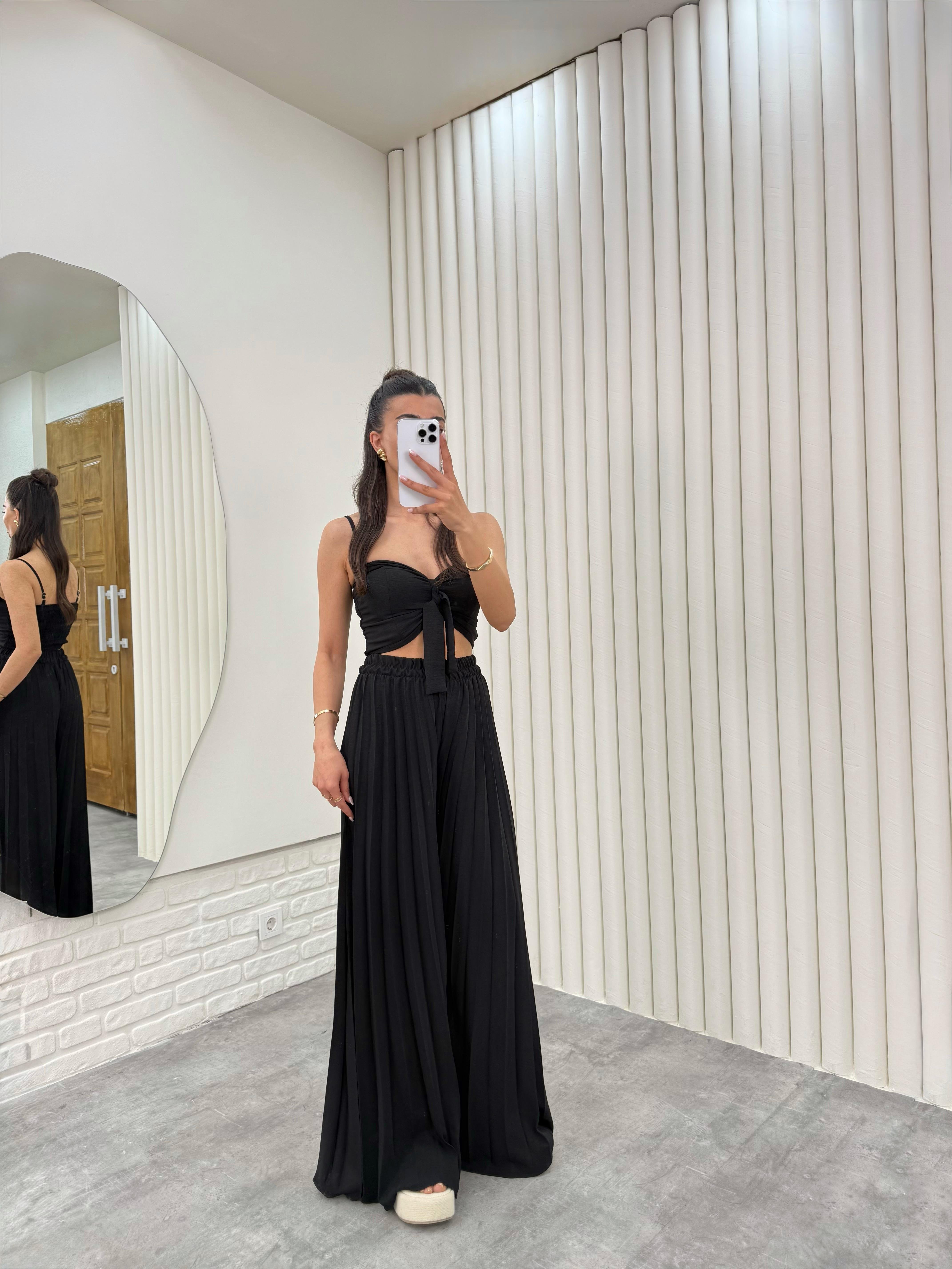 Siyah Ayarlanabilir Askılı  Önü Bağlamalı Crop Pileli Pantolon Takım Gaus00310GausTAKIMGU1001710