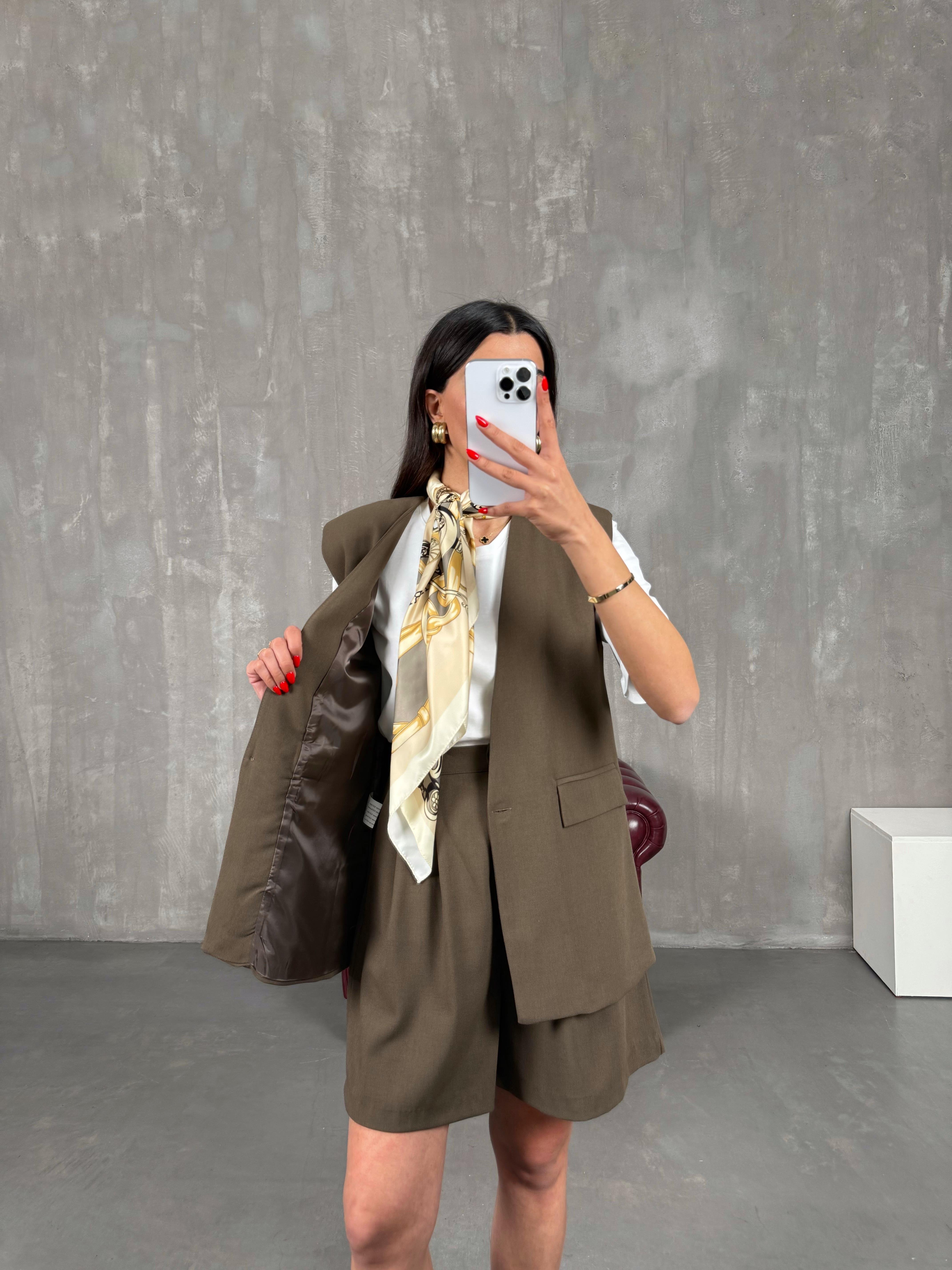 Kahve Vatkalı Astarlı Yelek Şehir Boy Şort Takım Gaus00173GausTAKIMGU1001401