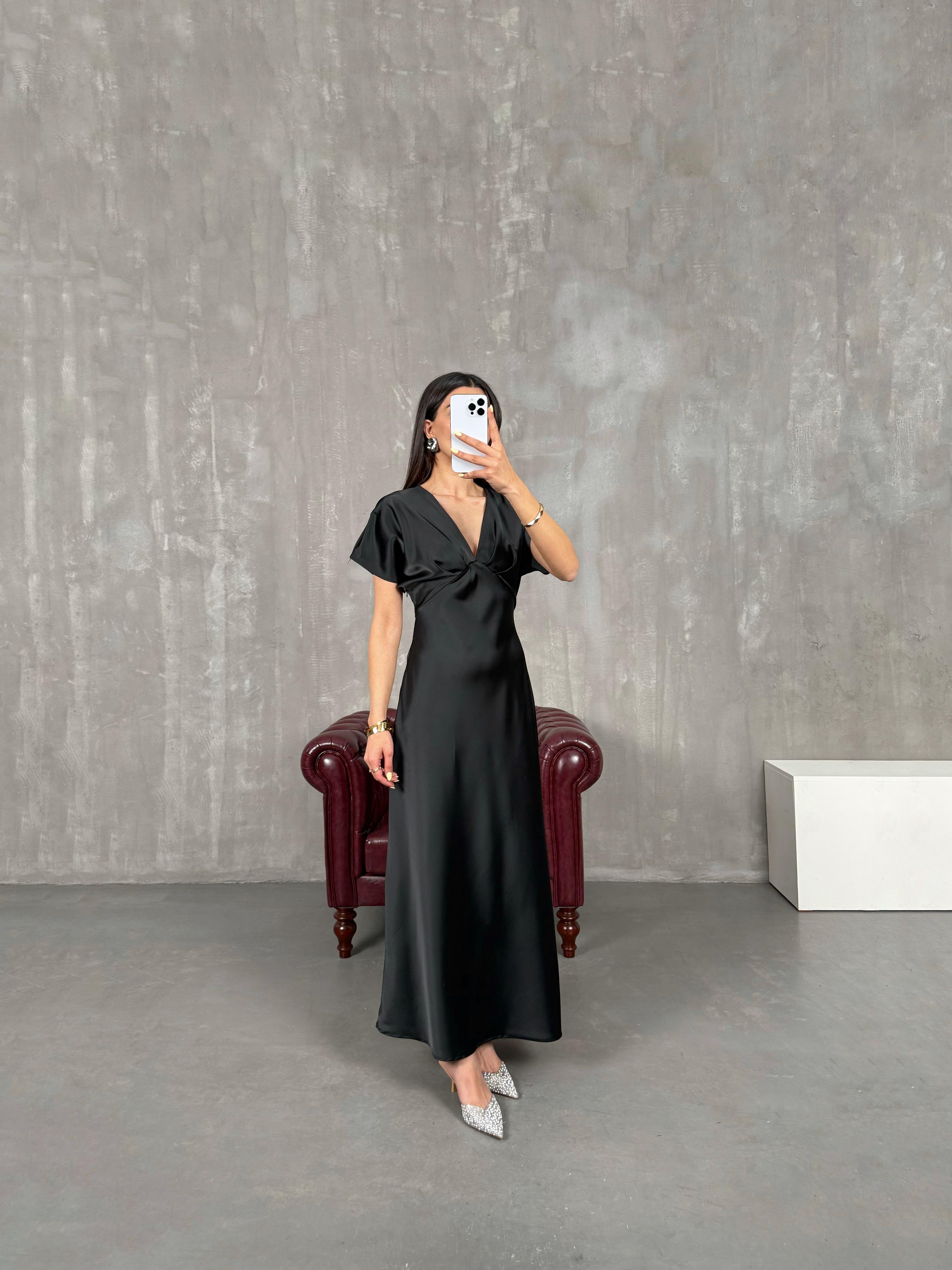 Siyah V Yaka Saten Elbise Gaus00125GausELBİSEGU1001283