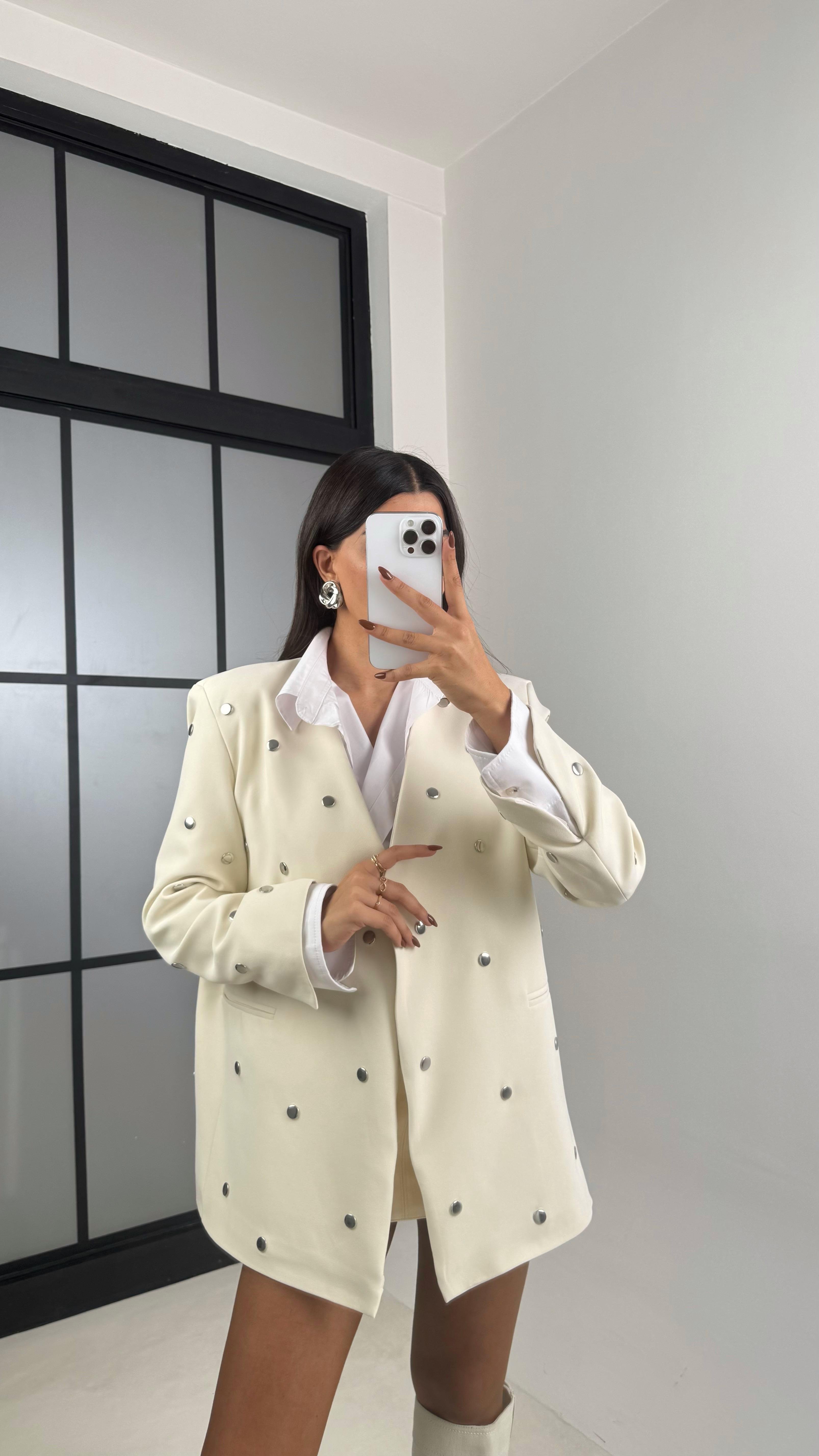 Ekru Zımba Detaylı Astarlı Vatkalı Tasarım Ceket GAUS-00193GAUS السترات  GAUS-00193