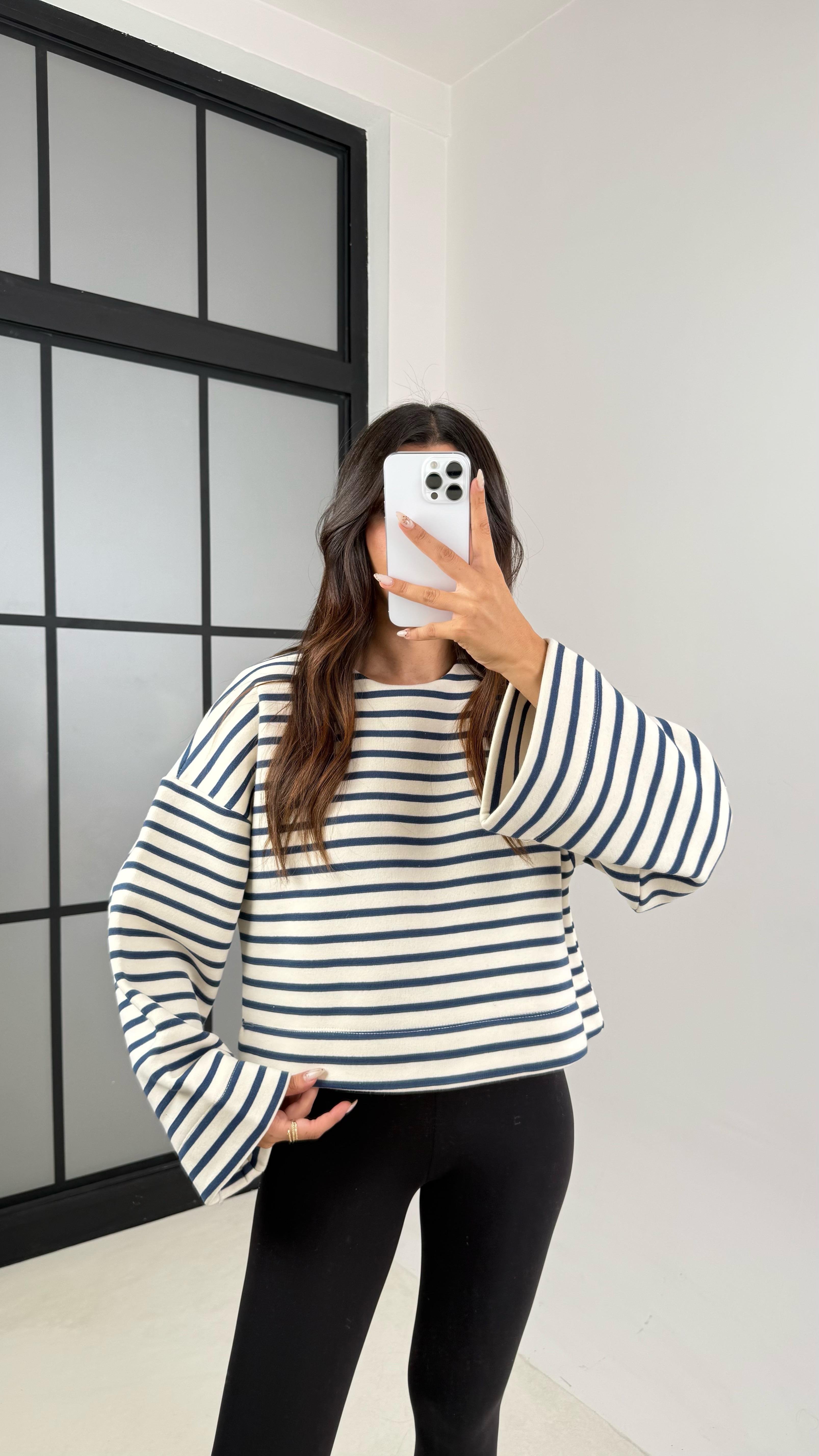 Mavi Çizgili Şardonlu Crop Kazak GAUS-00132GAUS الكنزات GAUS-00132