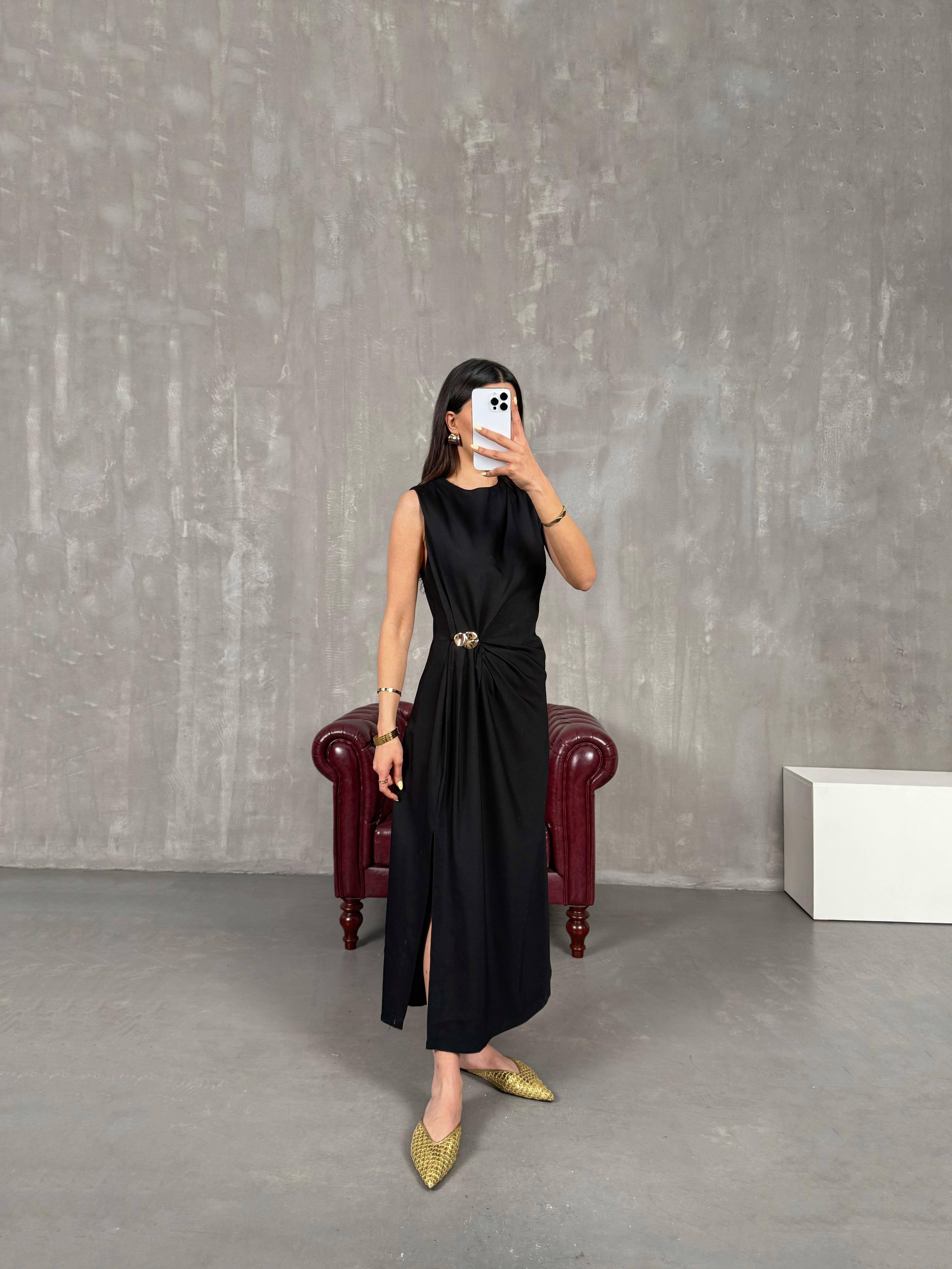 Siyah Sıfır Kol Gold Detaylı Yırtmaçlı Elbise Gaus00141GausELBİSEGU1001326