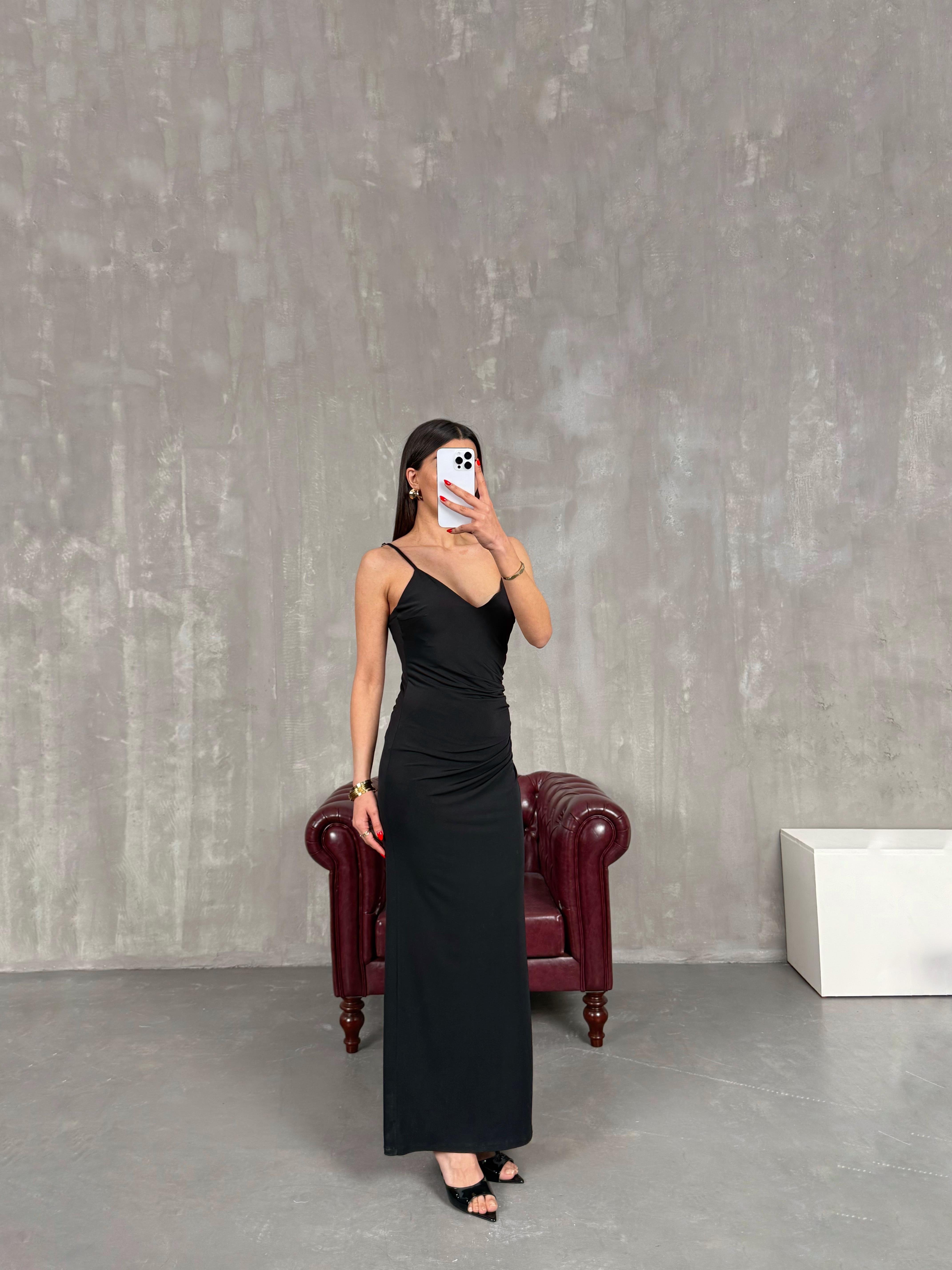 Siyah Drapeli V Yaka Ayarlanabilir Askılı Yandan Yırtmaçlı Elbise Gaus00189GausELBİSEGU1001438