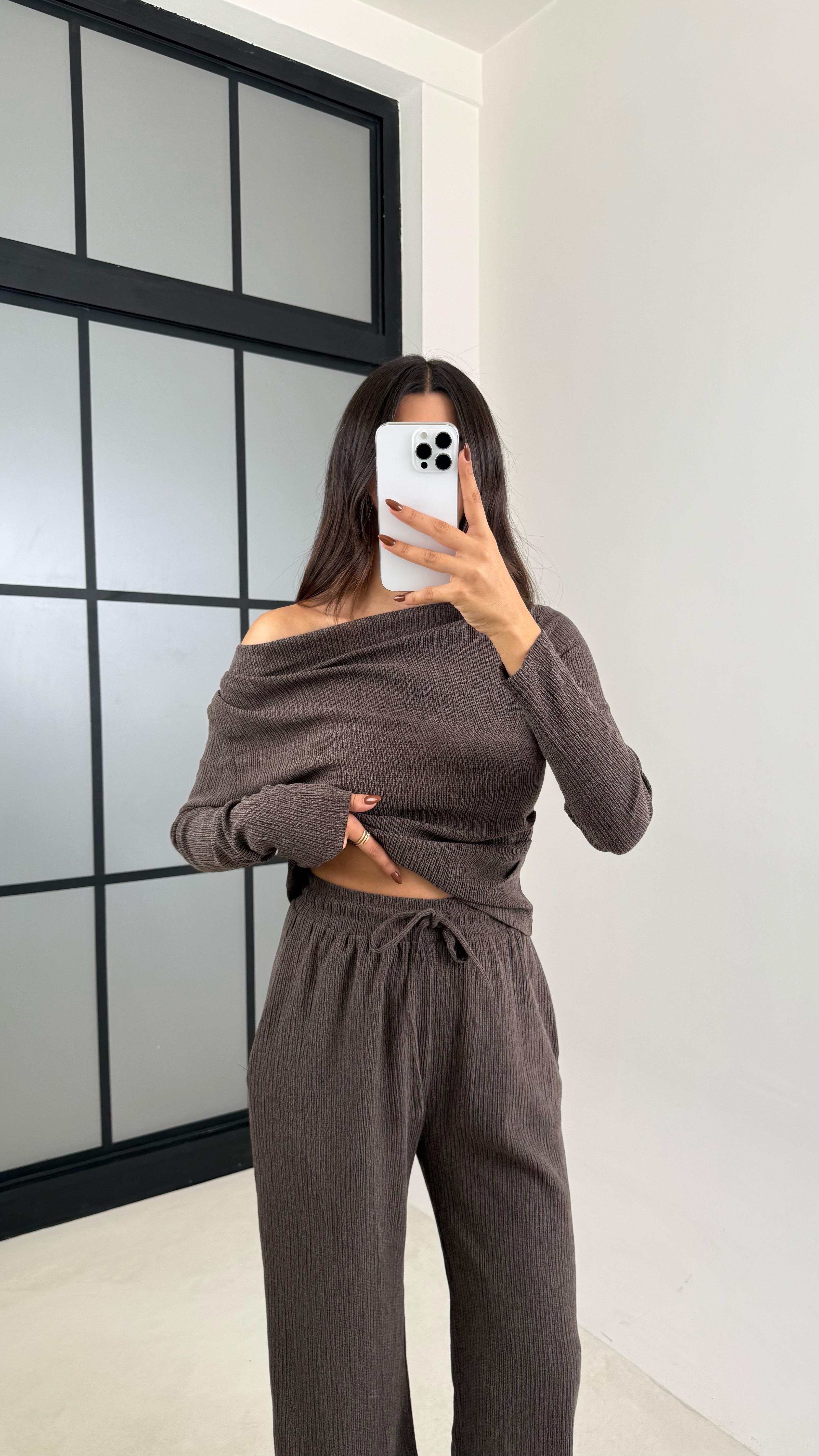 Vizon Asimetrik Yaka Bluz Beli Lastikli Pantolon İkili Gofre Kumaş Takım GAUS-00170GAUSTAKIMGAUS-00170