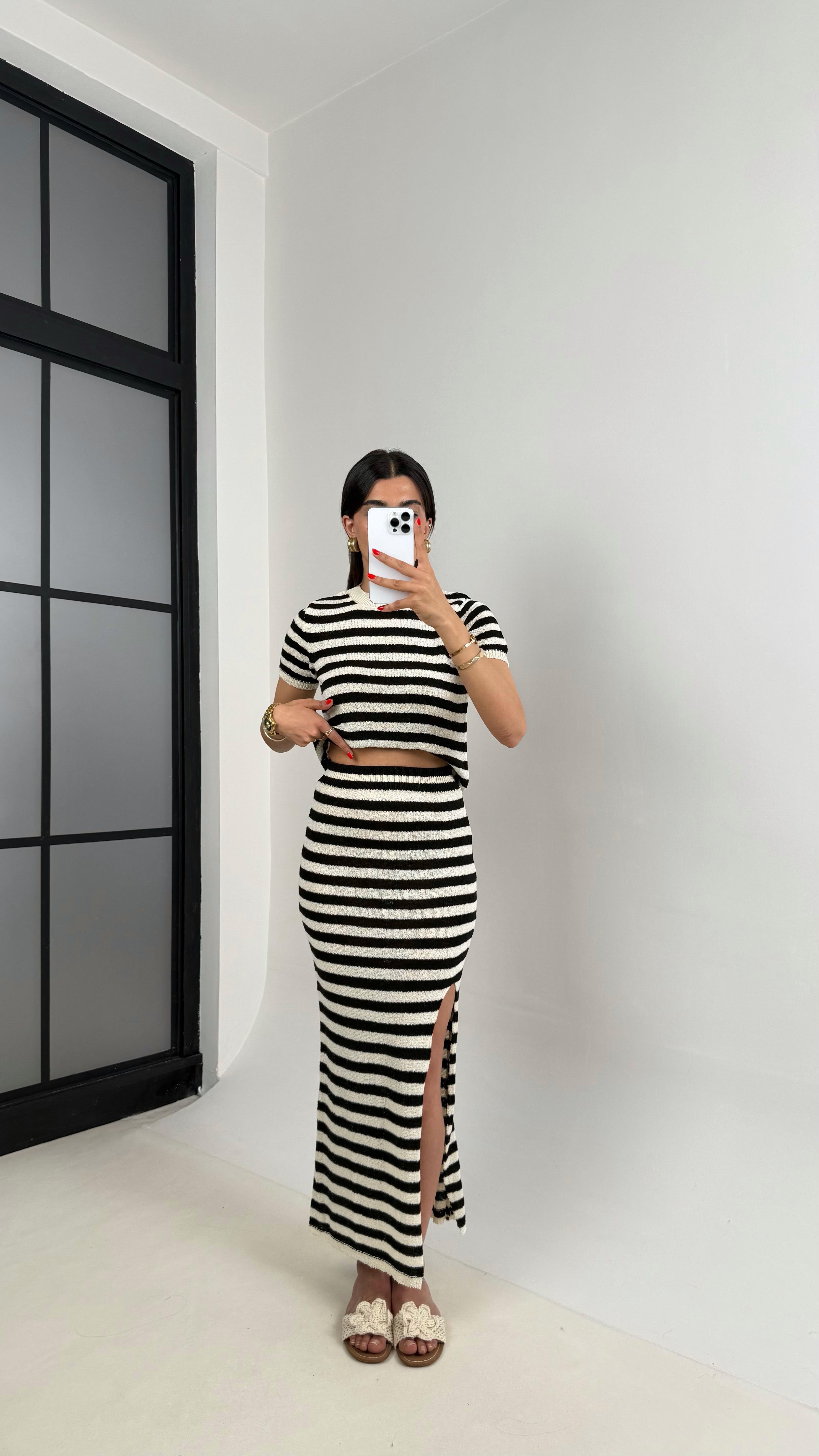 Siyah Beyaz Şeritli Bluz Yırtmaçlı Etek Triko Takım Gaus00488GausTAKIMGU1002144