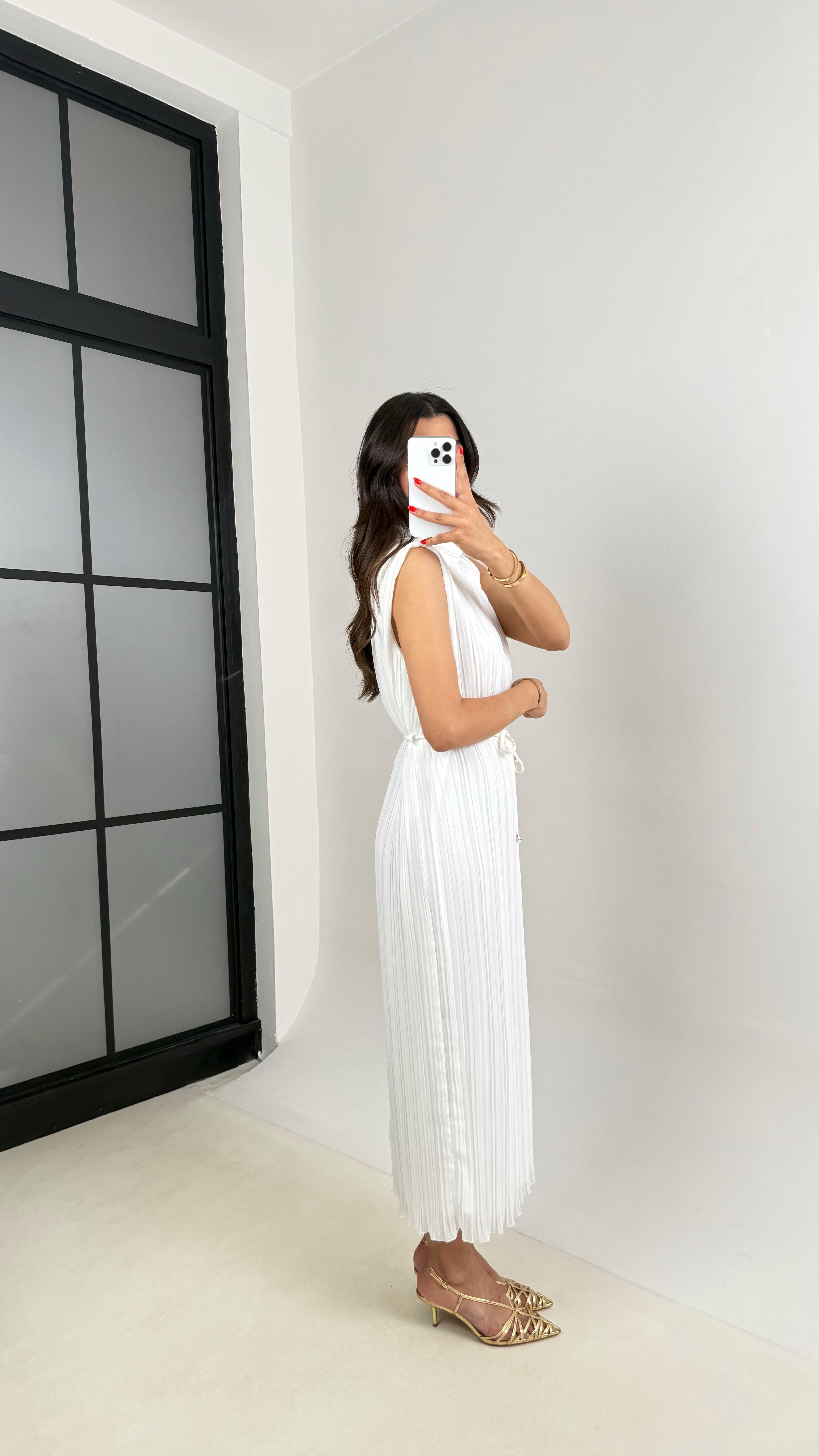 Beyaz Kemerli Astarlı Piliseli Elbise Gaus00509GausELBİSEGU1002194