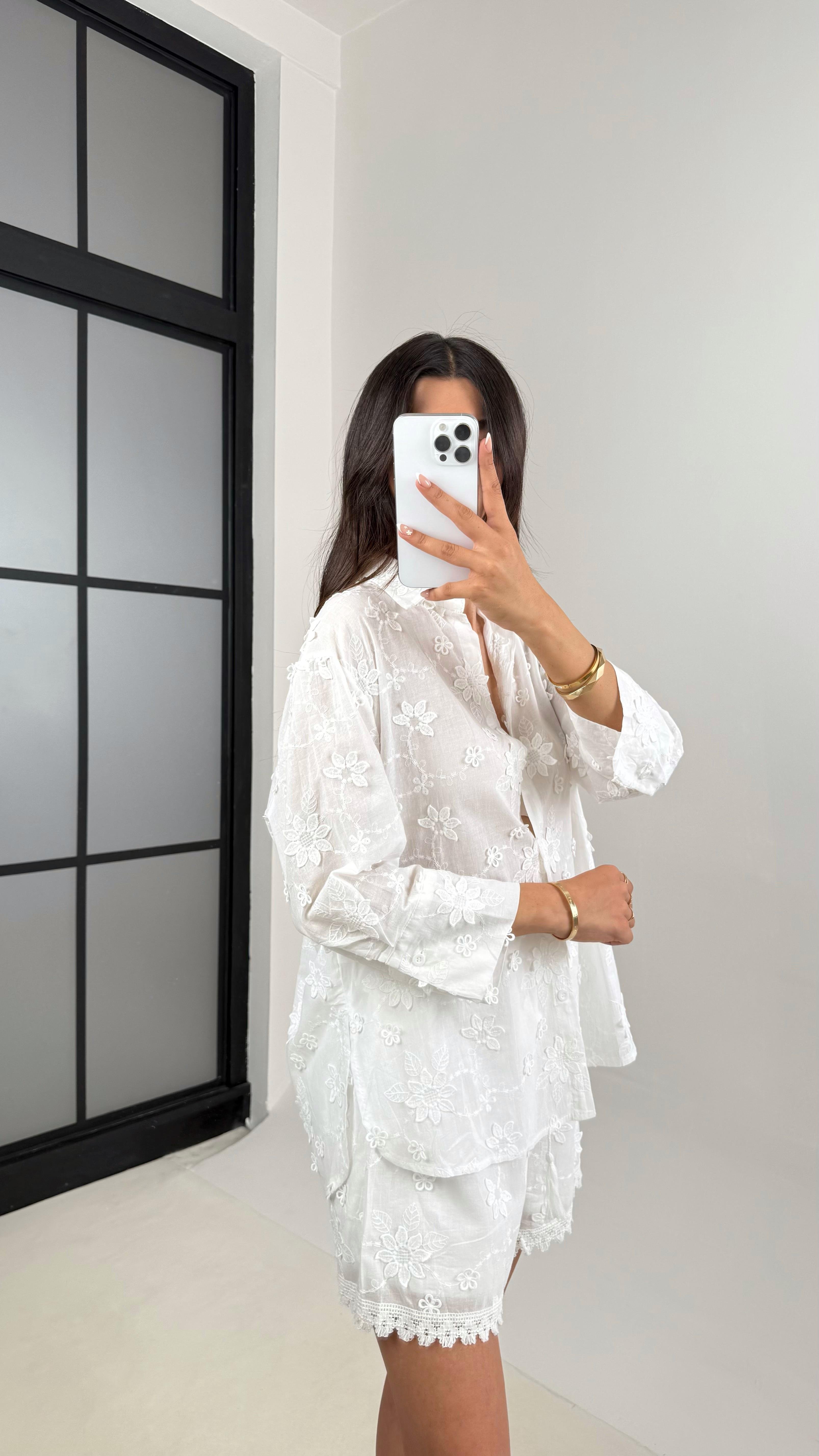 Beyaz Çiçek Nakışlı Gömlek Beli Lastikli Astarlı Şort İthal Kumaş Takım Gaus00533GausTAKIMGU1002247