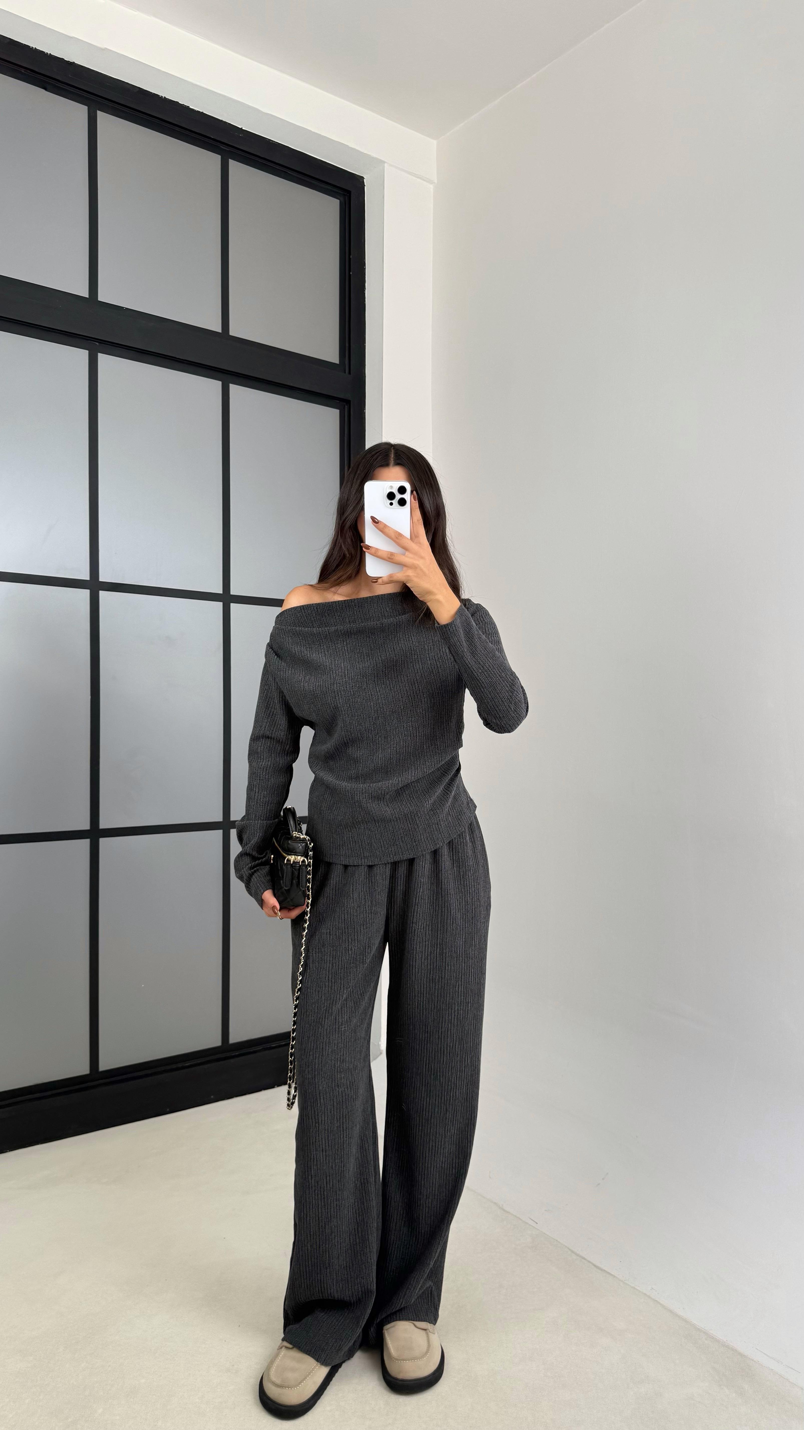 Antrasit Asimetrik Yaka Bluz Beli Lastikli Pantolon İkili Gofre Kumaş Takım GAUS-00170GAUSTAKIMGAUS-00170