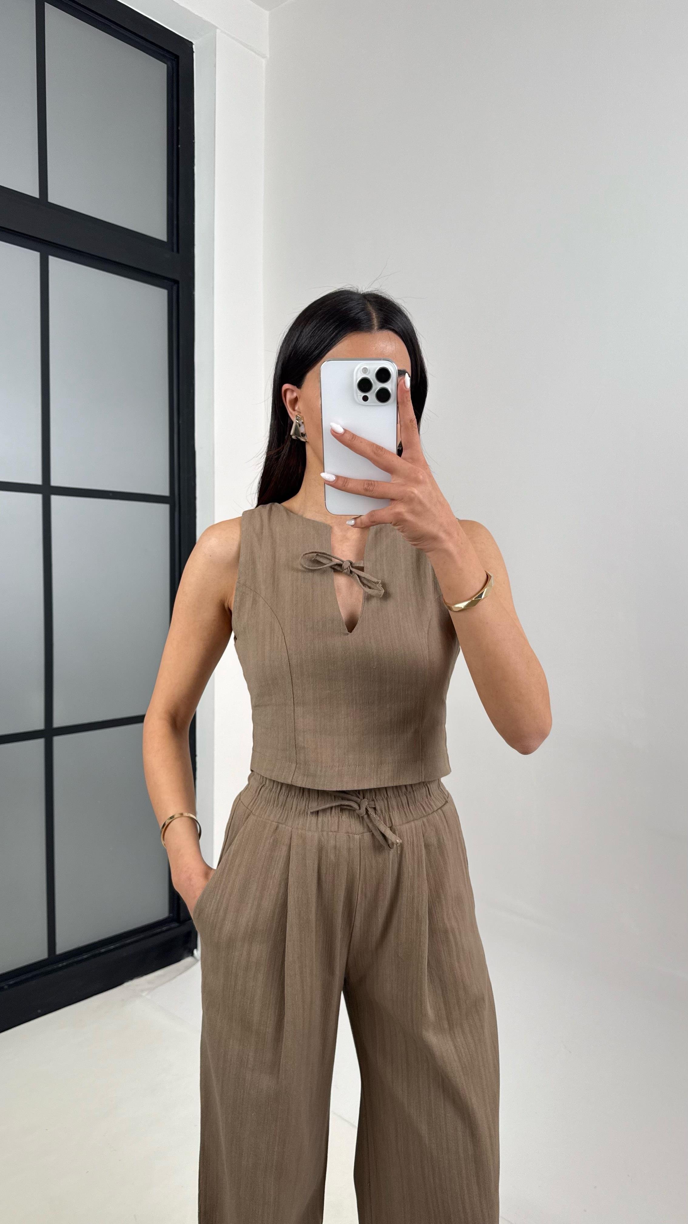 Kahve Yaka Bağlama Detaylı Üst Beli Lastikli Cepli Pantolon ZR Muadil Keten Takım Gaus00398GausTAKIMGU1001934