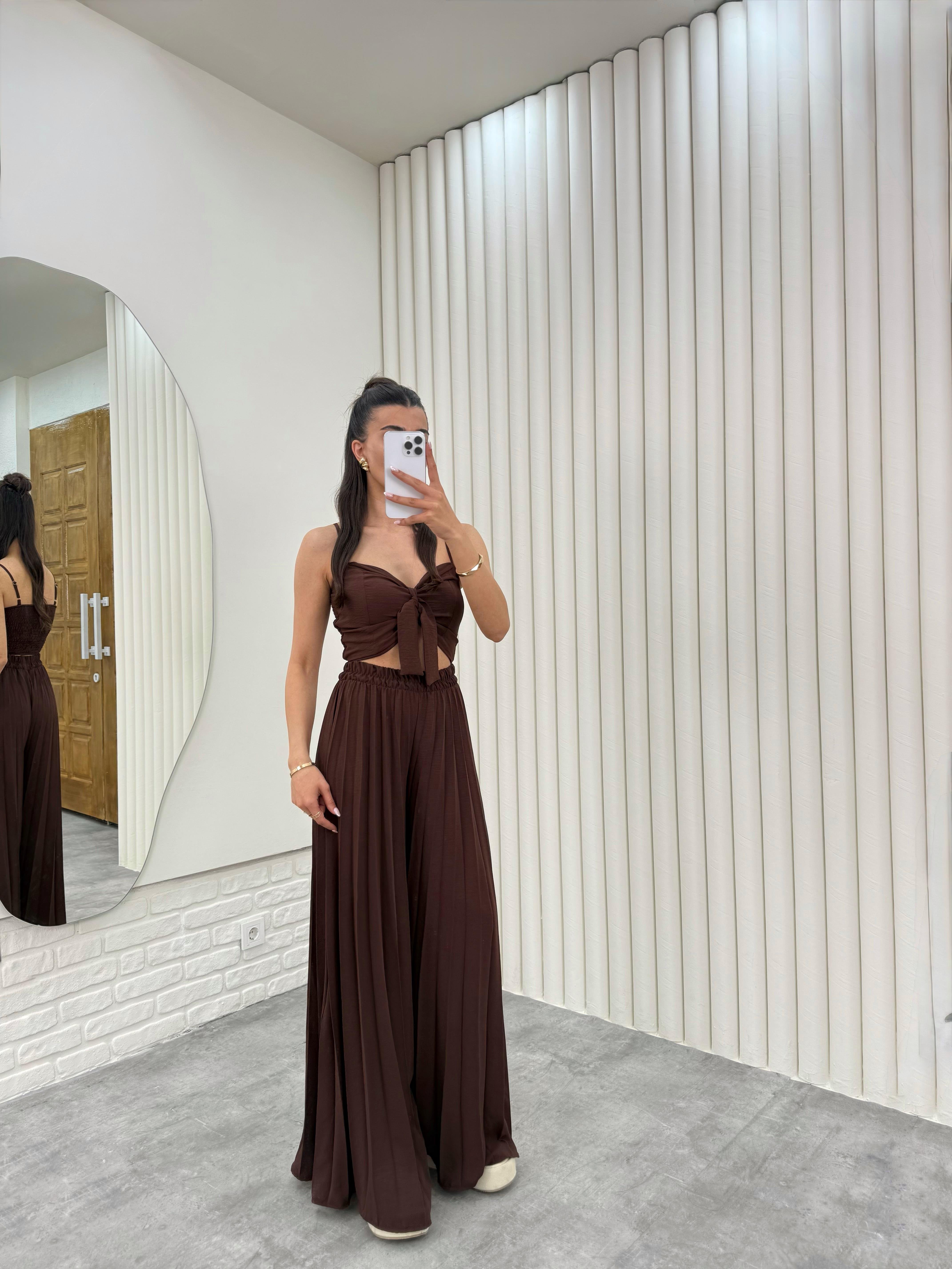 Acı Kahve  Ayarlanabilir Askılı  Önü Bağlamalı Crop Pileli Pantolon Takım Gaus00310GausTAKIMGU1001709