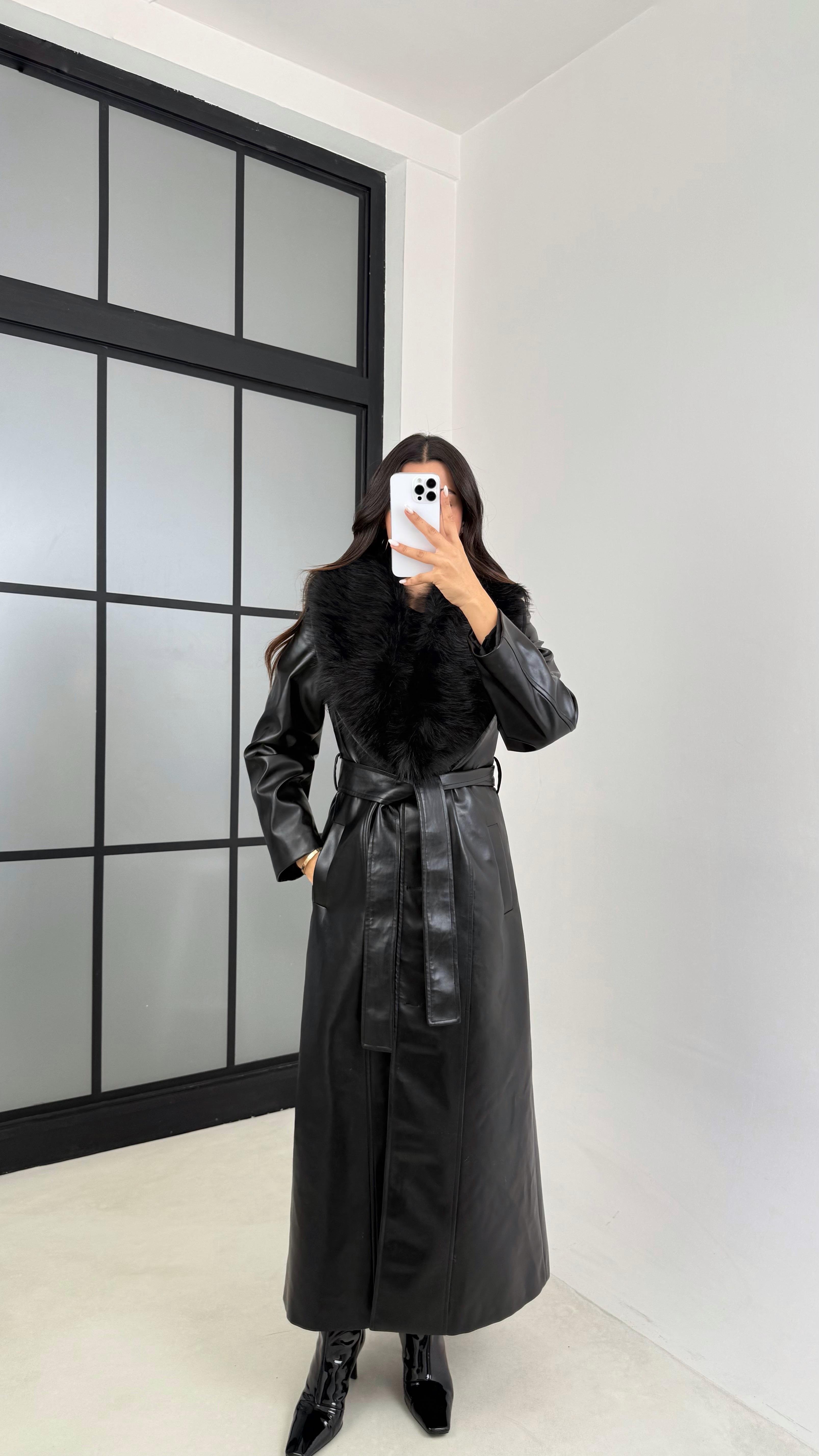 Siyah Yakası Kürklü Astarlı Deri Kaban GAUS-00685GAUS المعاطف GAUS-00685