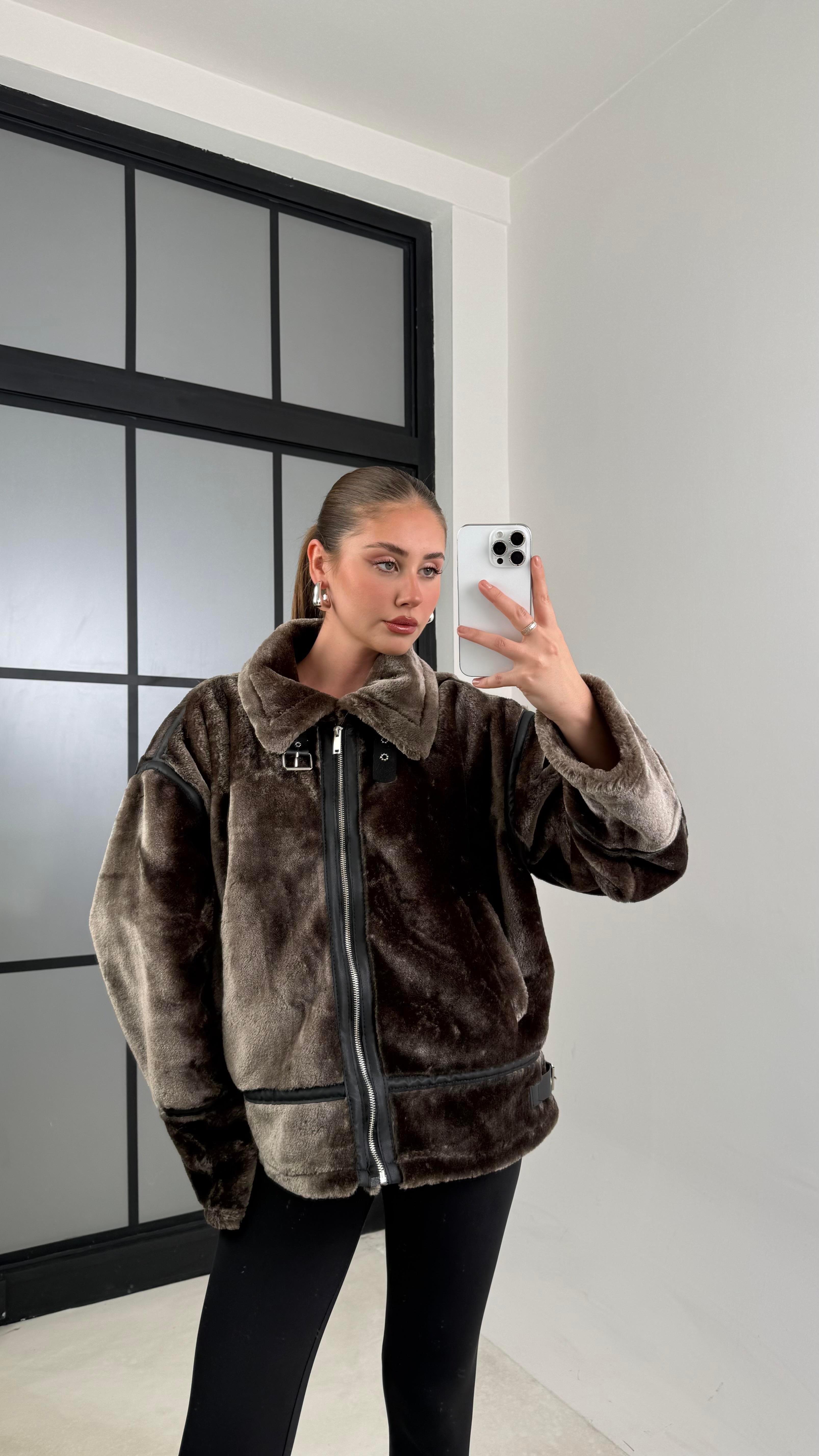 Kahve Tavşan Tüylü Görünümlü Yakalı Kürk Mont GAUS-00614GAUS الجواكيت GAUS-00614