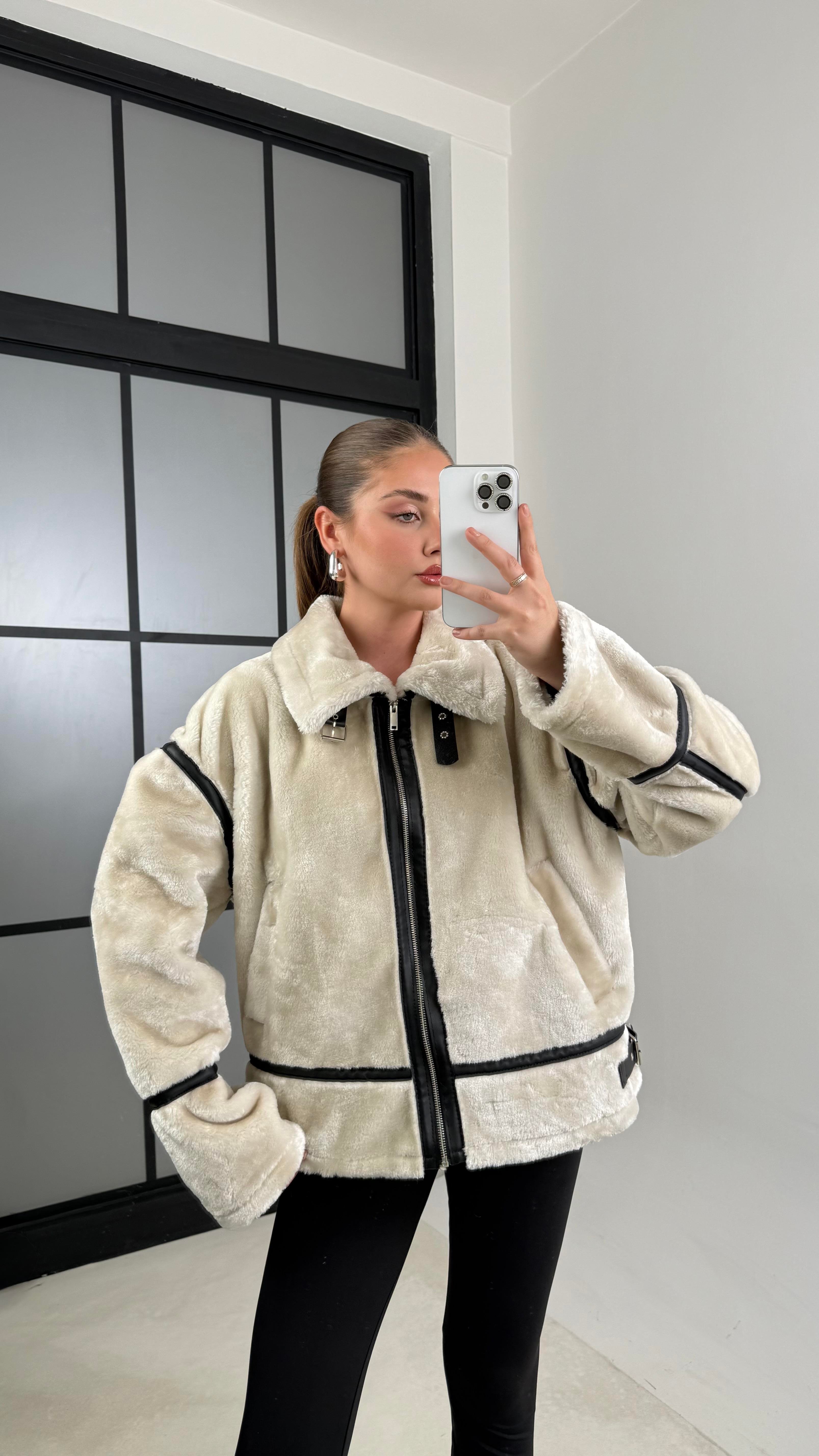 Ekru Tavşan Tüylü Görünümlü Yakalı Kürk Mont GAUS-00614GAUS الجواكيت GAUS-00614