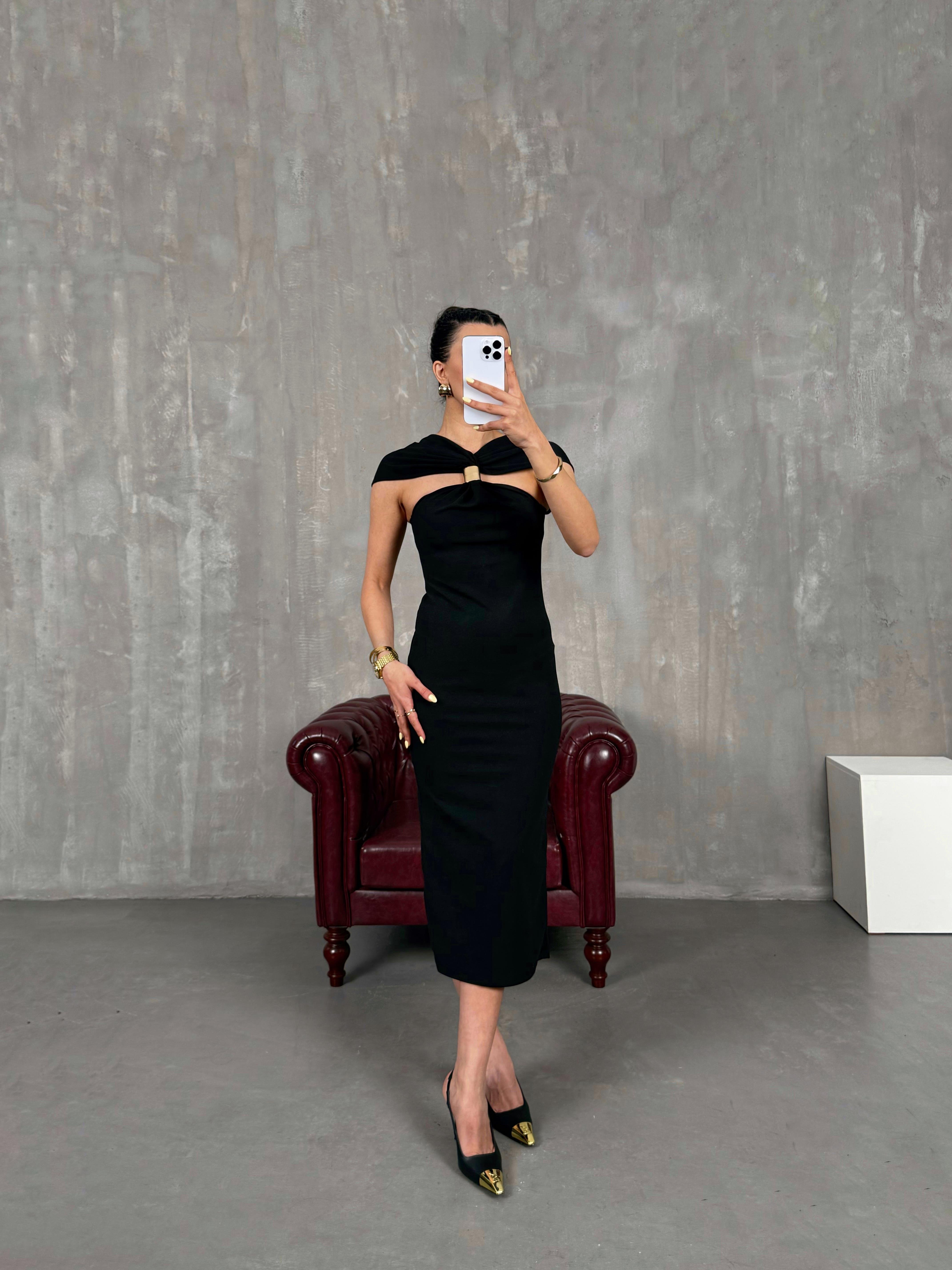 Siyah Göğüs Gold Toka Detaylı Tasarım Elbise Gaus00122GausELBİSEGU1001276