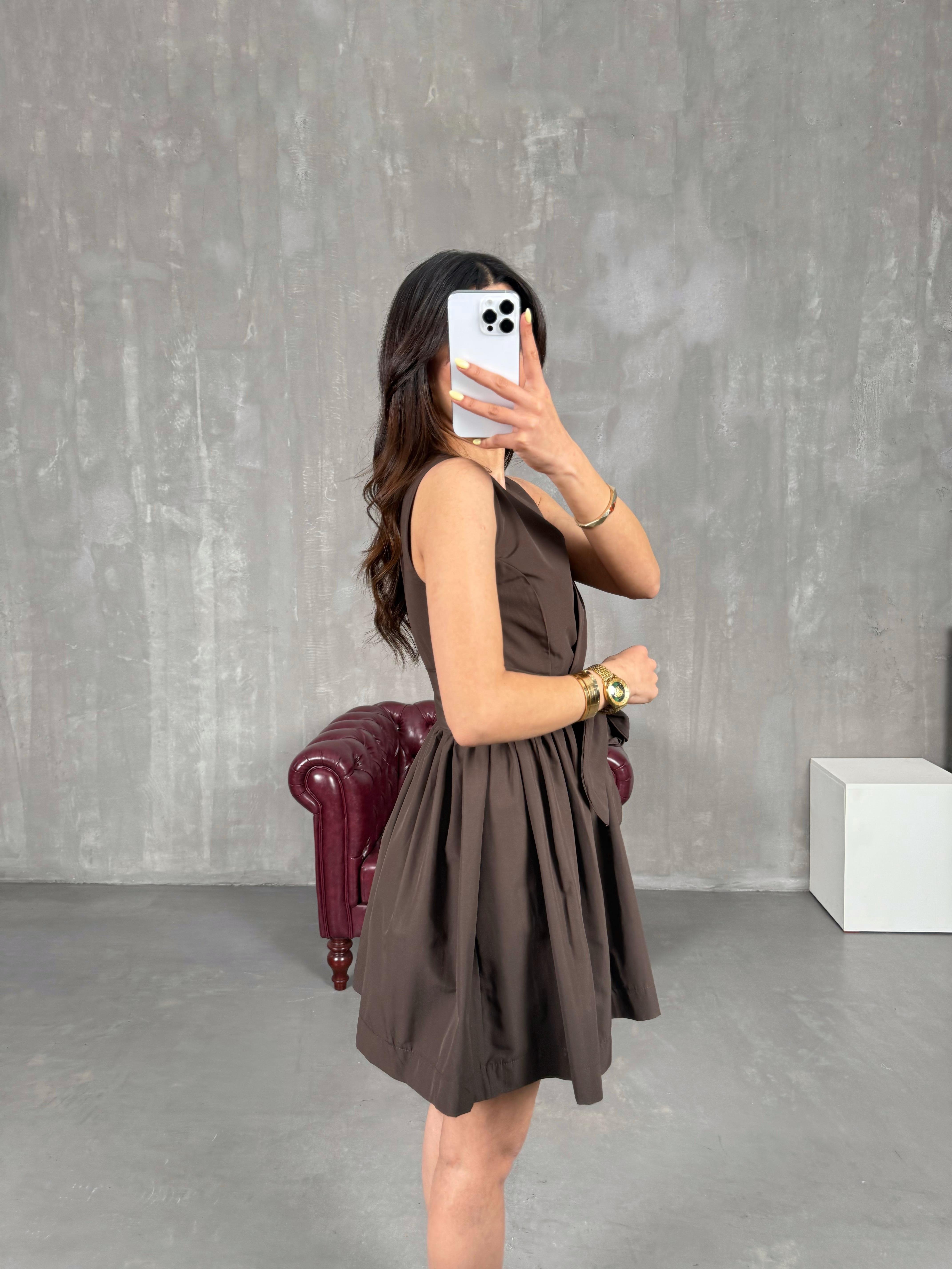 Kahve V Yaka Kuşaklı Volanlı Elbise Gaus00137GausELBİSEGU1001314