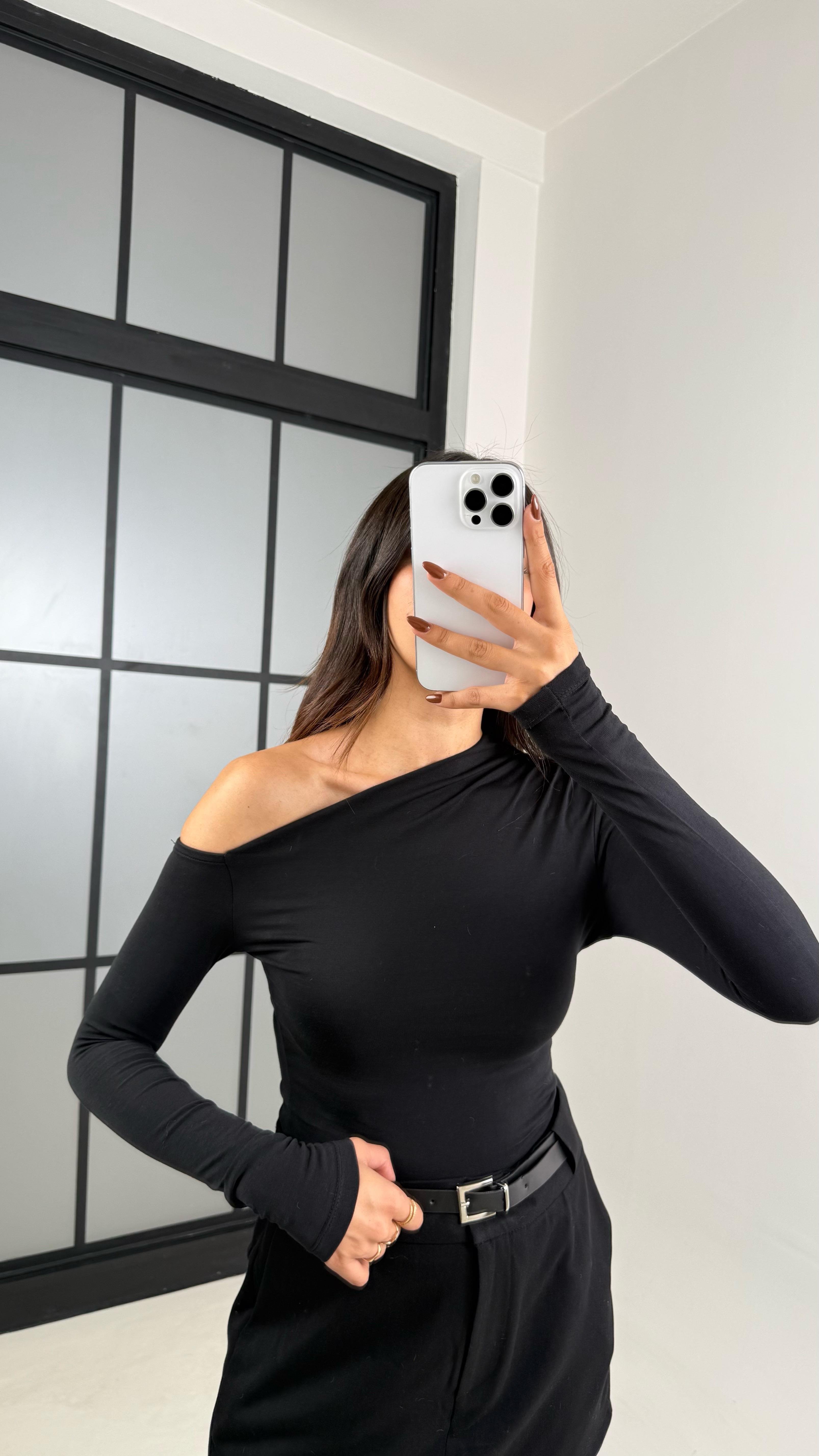 Siyah Asimetrik Yaka Basic Bluz GAUS-00160GAUSالبلوزات GAUS-00160