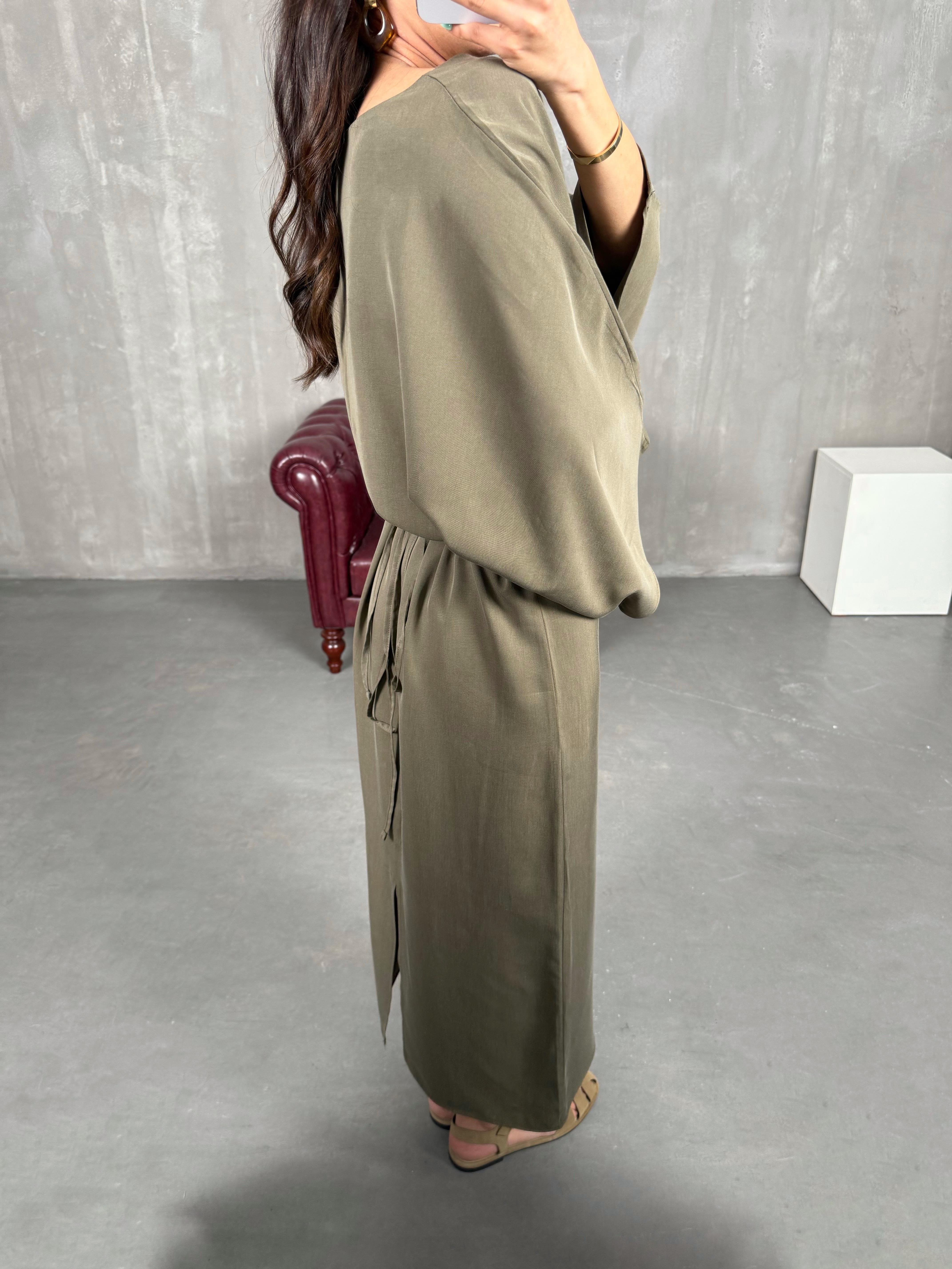 Haki Yarasa Kol Kuşaklı Yırtmaçlı Tensel Elbise Gaus00225GausELBİSEGU1001522