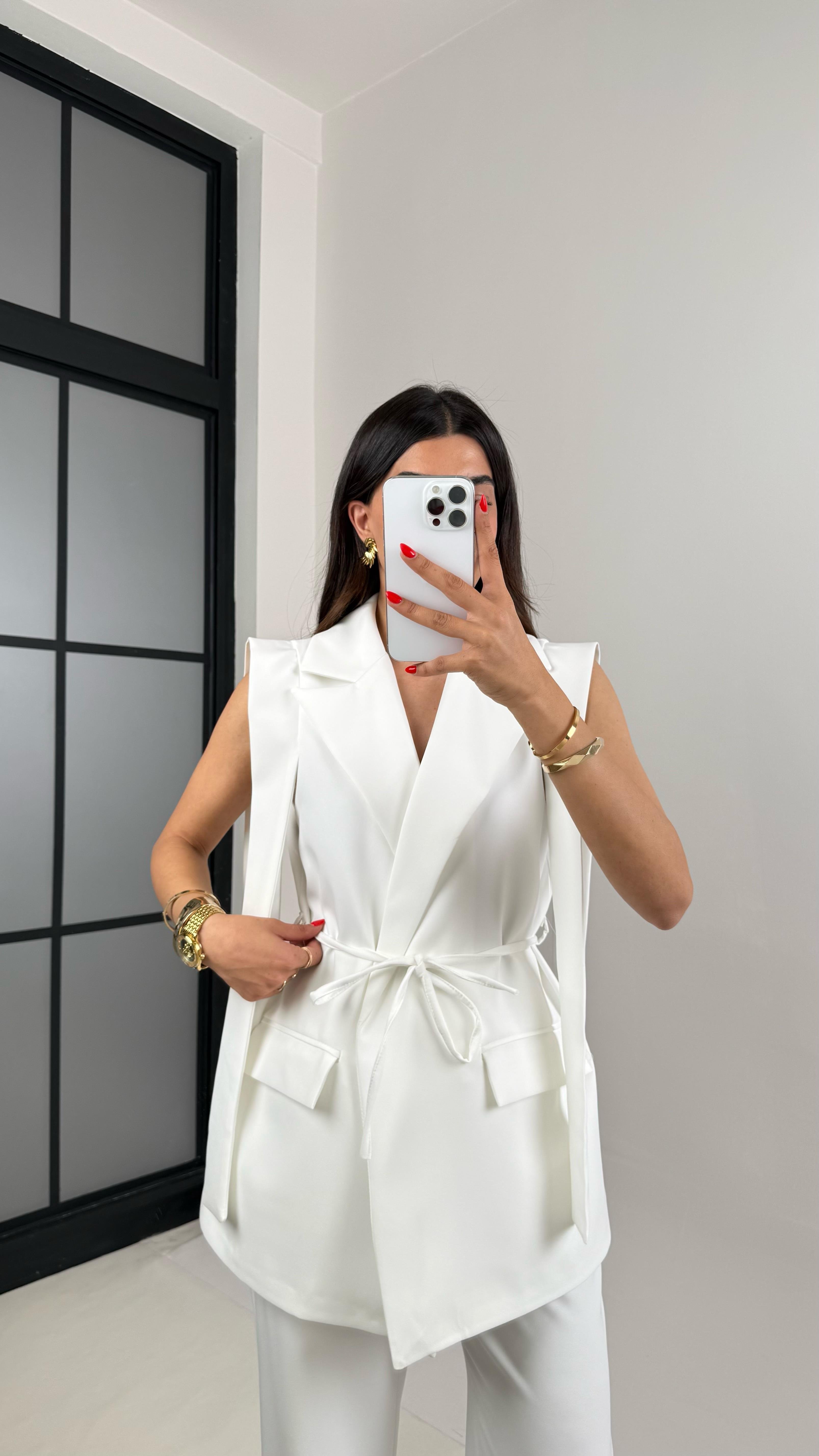 Beyaz Omuz Detaylı Kuşaklı Astarlı Yelek Cepli Pantolon Kumaş Takım Gaus00476GausTAKIMGU1002113