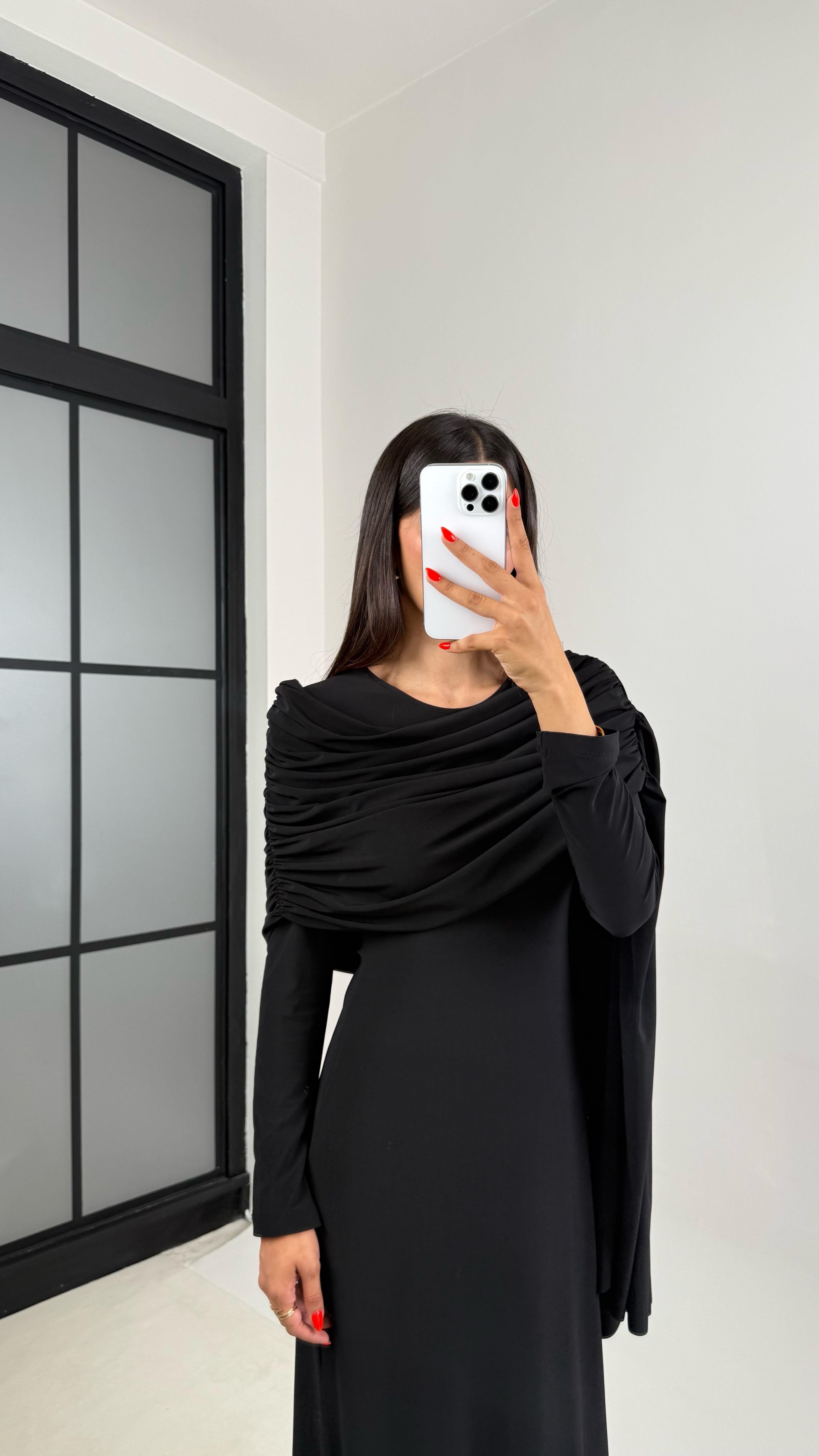 Siyah Pelerin Detaylı Sandy Kumaş Tasarım Elbise Gaus00692GausELBİSEGU1002605