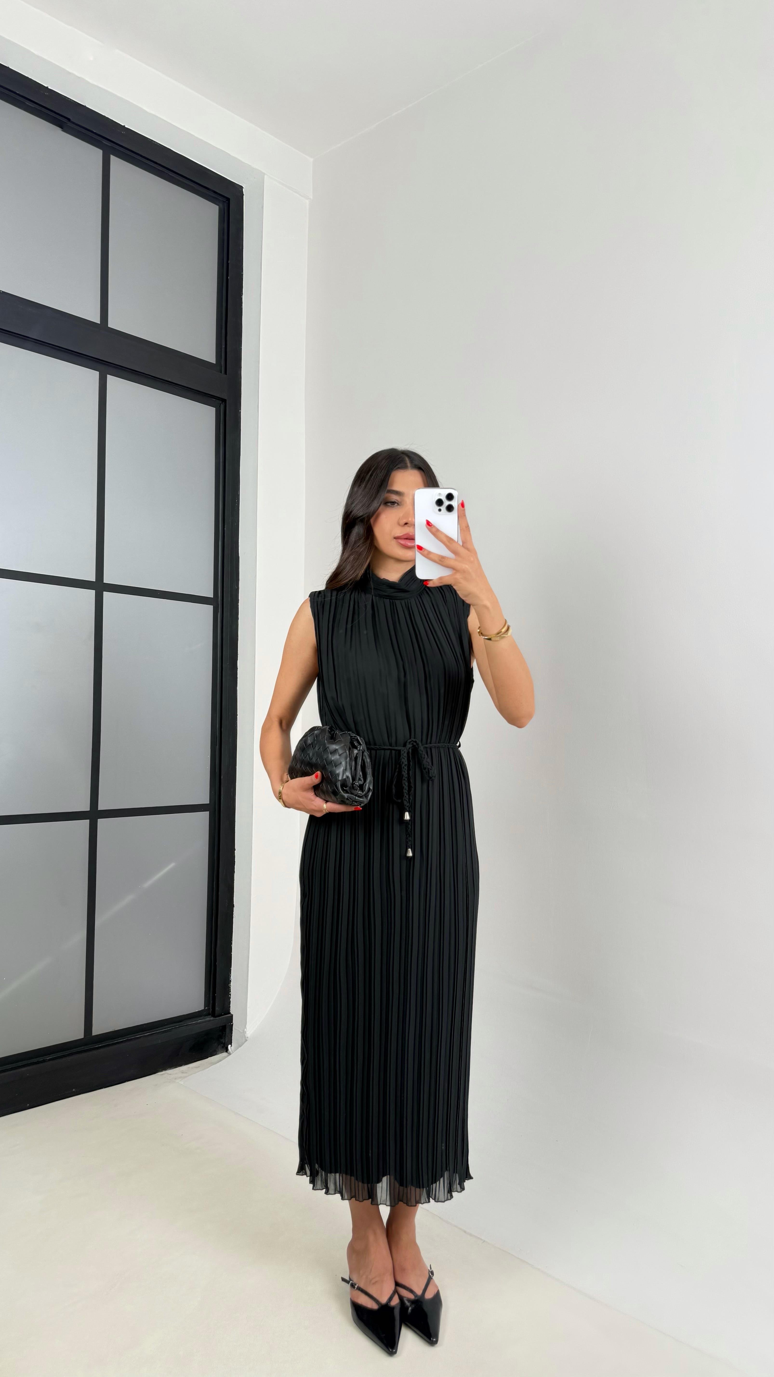 Siyah Kemerli Astarlı Piliseli Elbise Gaus00509GausELBİSEGU1002195