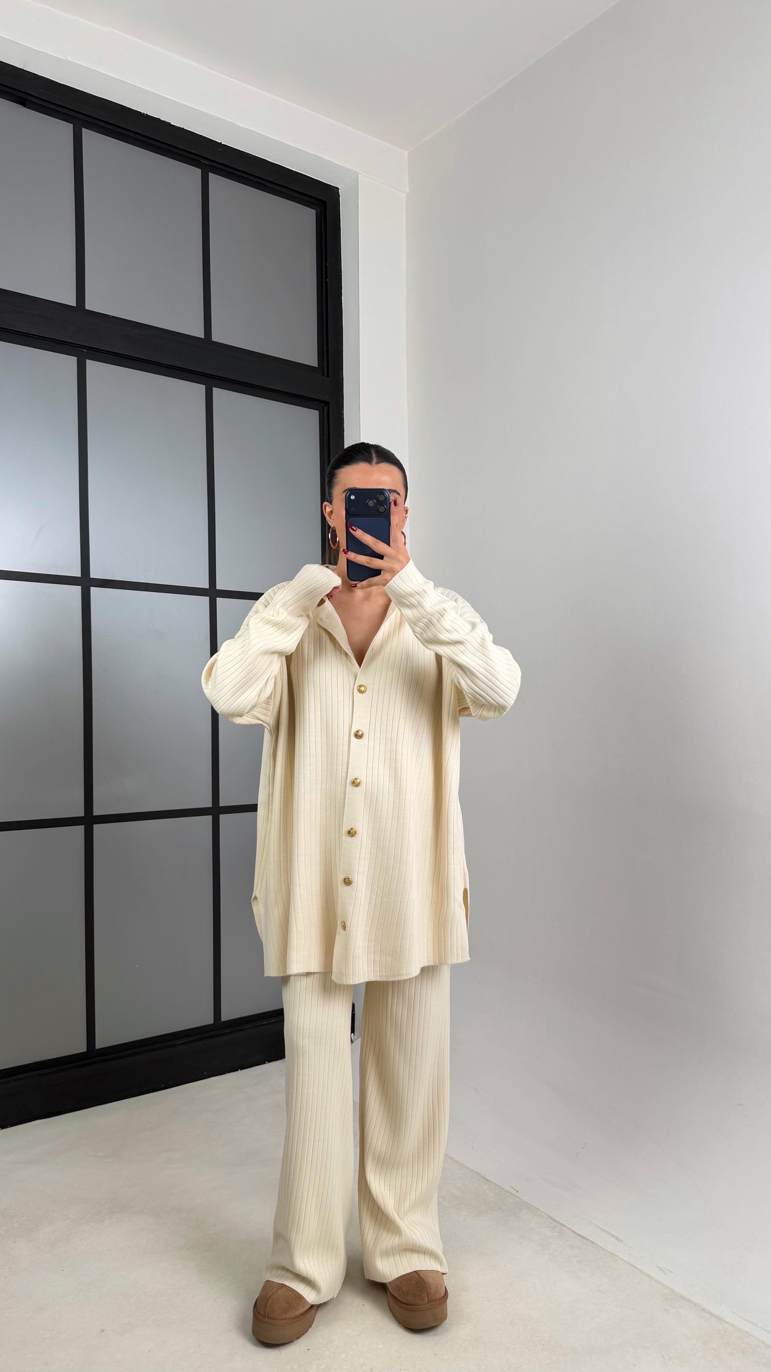 Ekru Polo Yaka Düğmeli Hırka Beli Lastikli Pantolon Triko Takım GAUS-00712GAUSTAKIMGAUS-00712