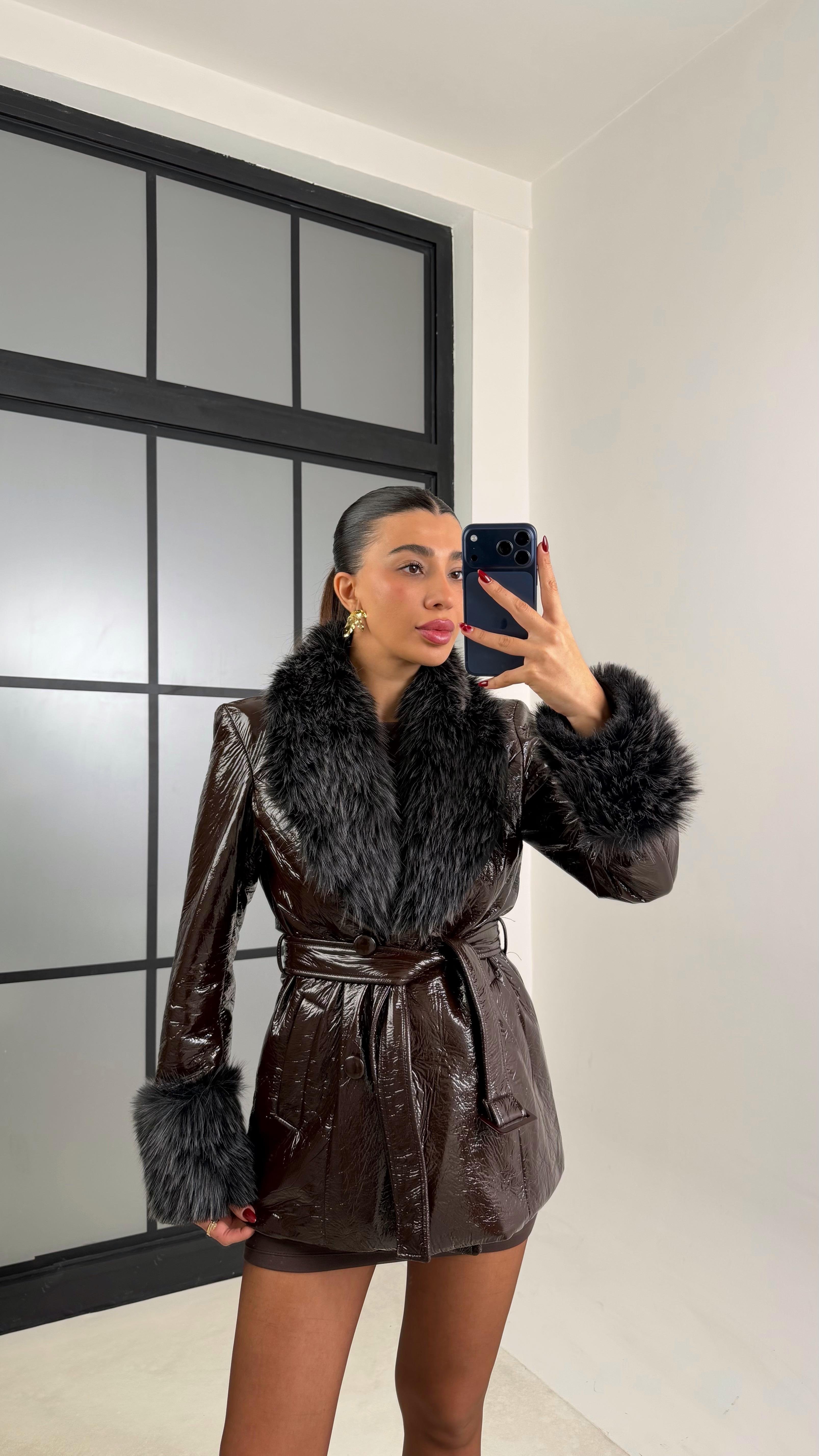 Kahve Kürk Detaylı Astarlı Kuşaklı Rugan Mont GAUS-00705GAUS الجواكيت GAUS-00705