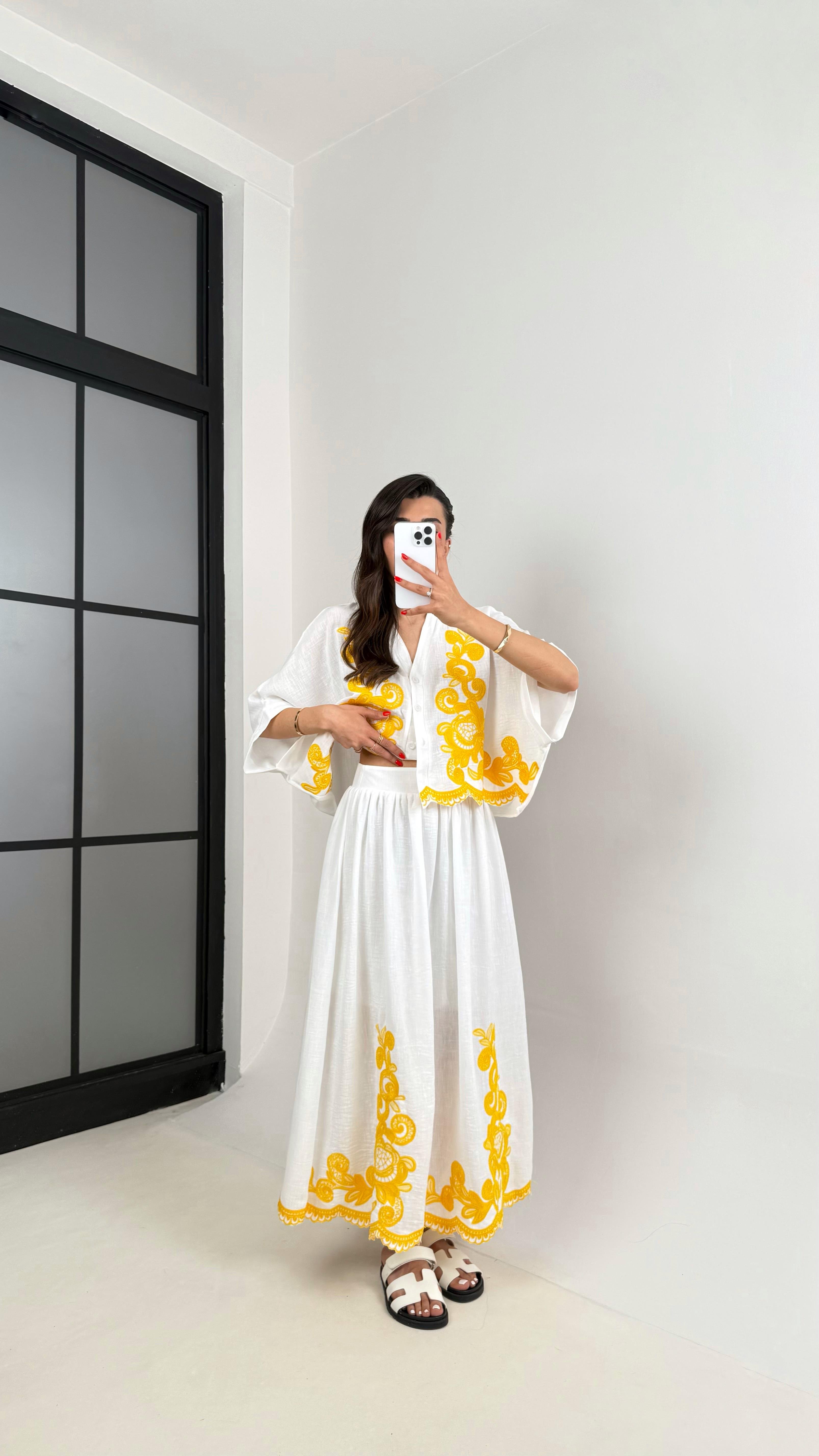 Beyaz Sarı Çiçek Nakışlı Gömlek Etek Keten Takım Gaus00455GausTAKIMGU1002063