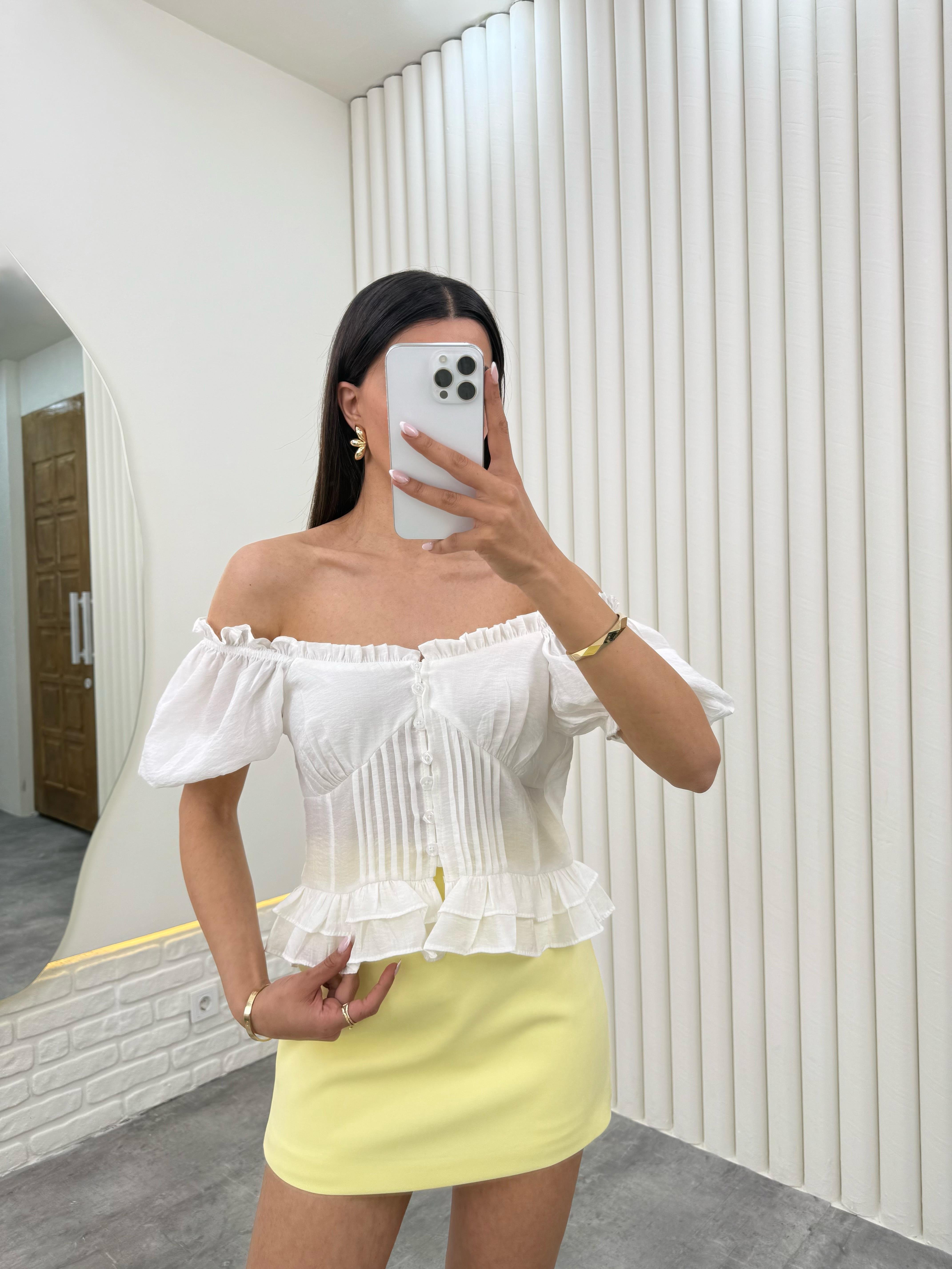 Beyaz Balon Kol Önü Düğmeli Fırfırlı Tensel Crop Bluz Gaus00279GausBLUZGU1001648