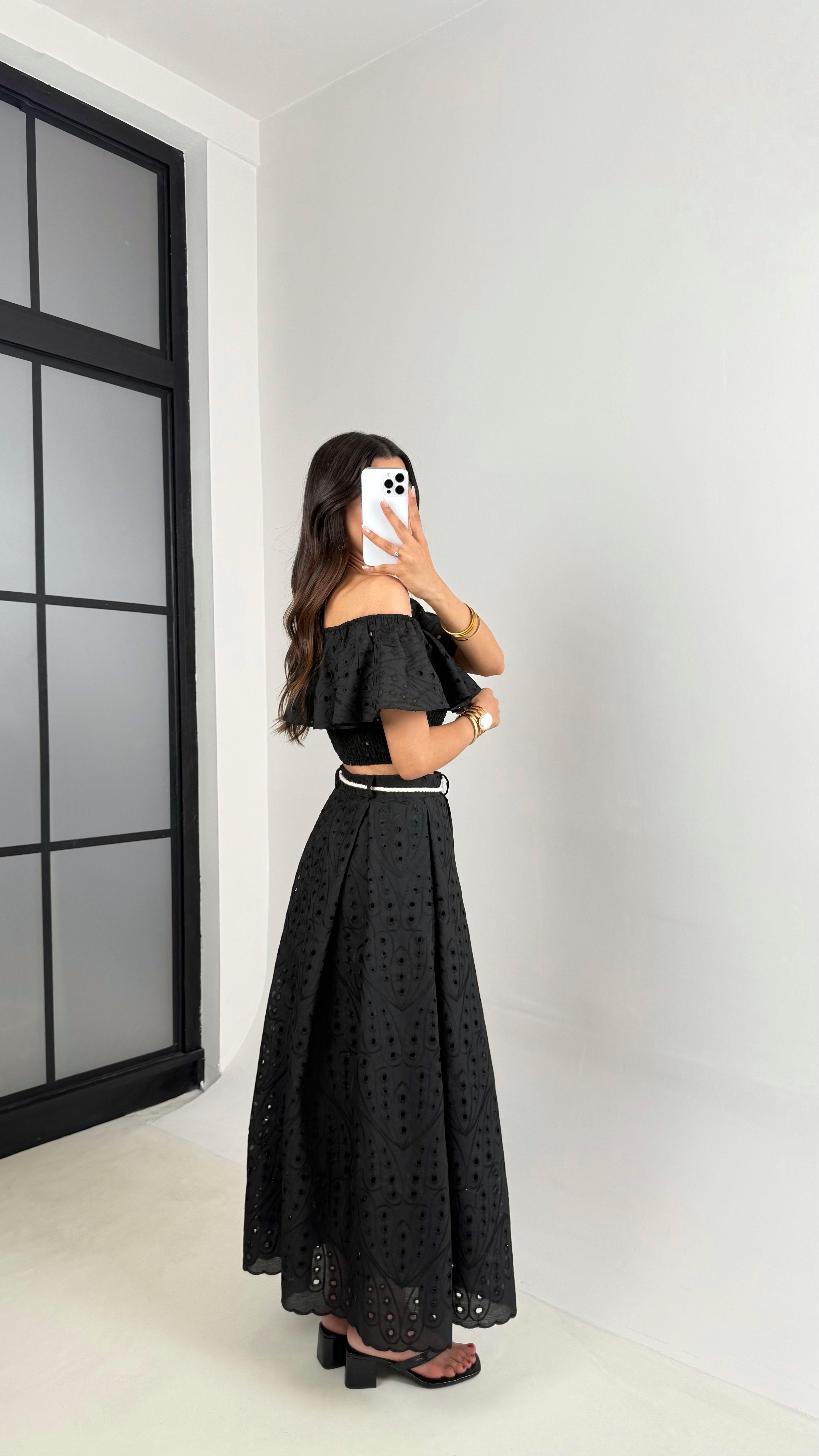 Siyah Madonna Yaka Beli Lastikli Bluz Kuşaklı Etek İkili Fistolu Takım Gaus00633GausTAKIMGU1002476